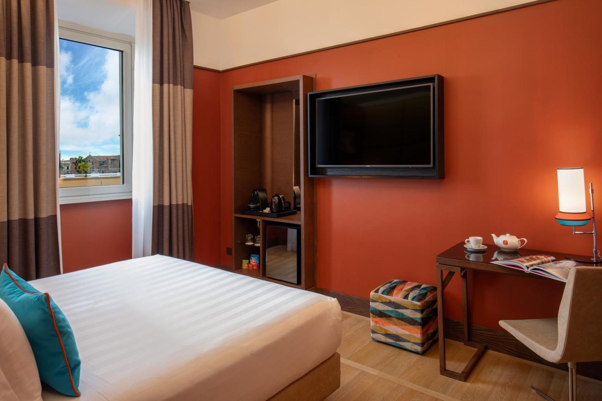The Independent Hotel - Photo 4