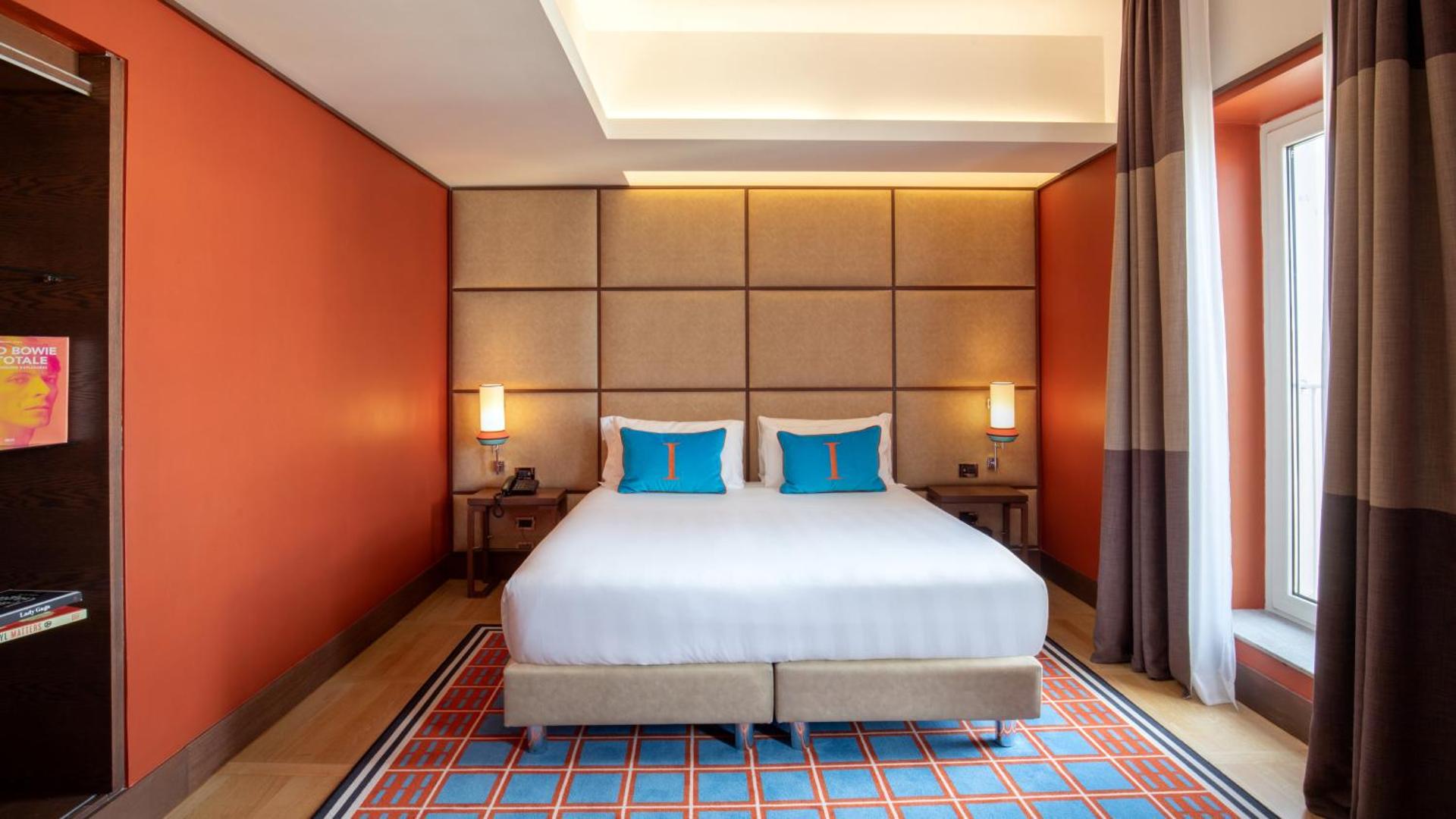The Independent Hotel - Photo 8
