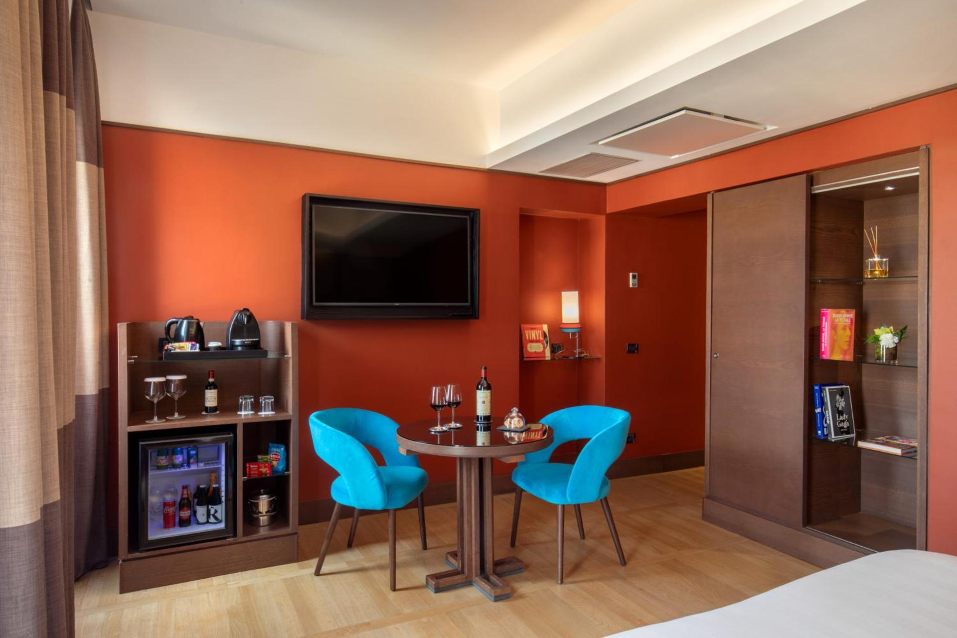 The Independent Hotel - Photo 7