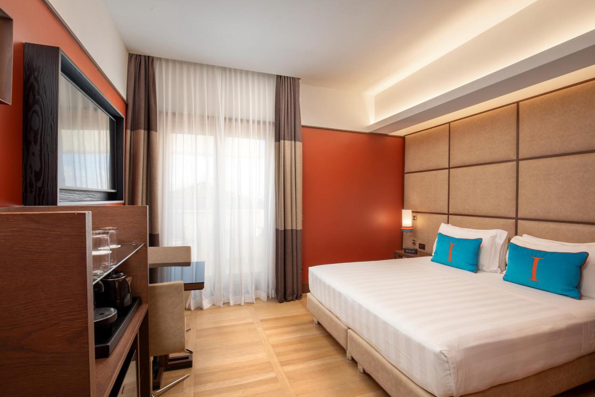 The Independent Hotel - Photo 36