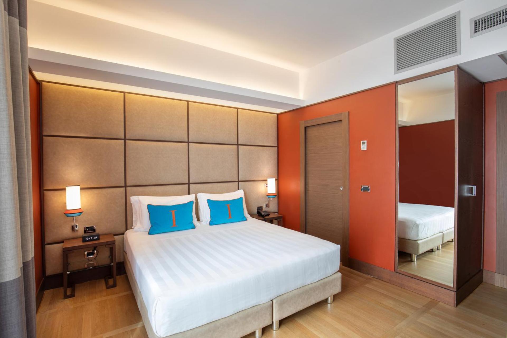 The Independent Hotel - Photo 35