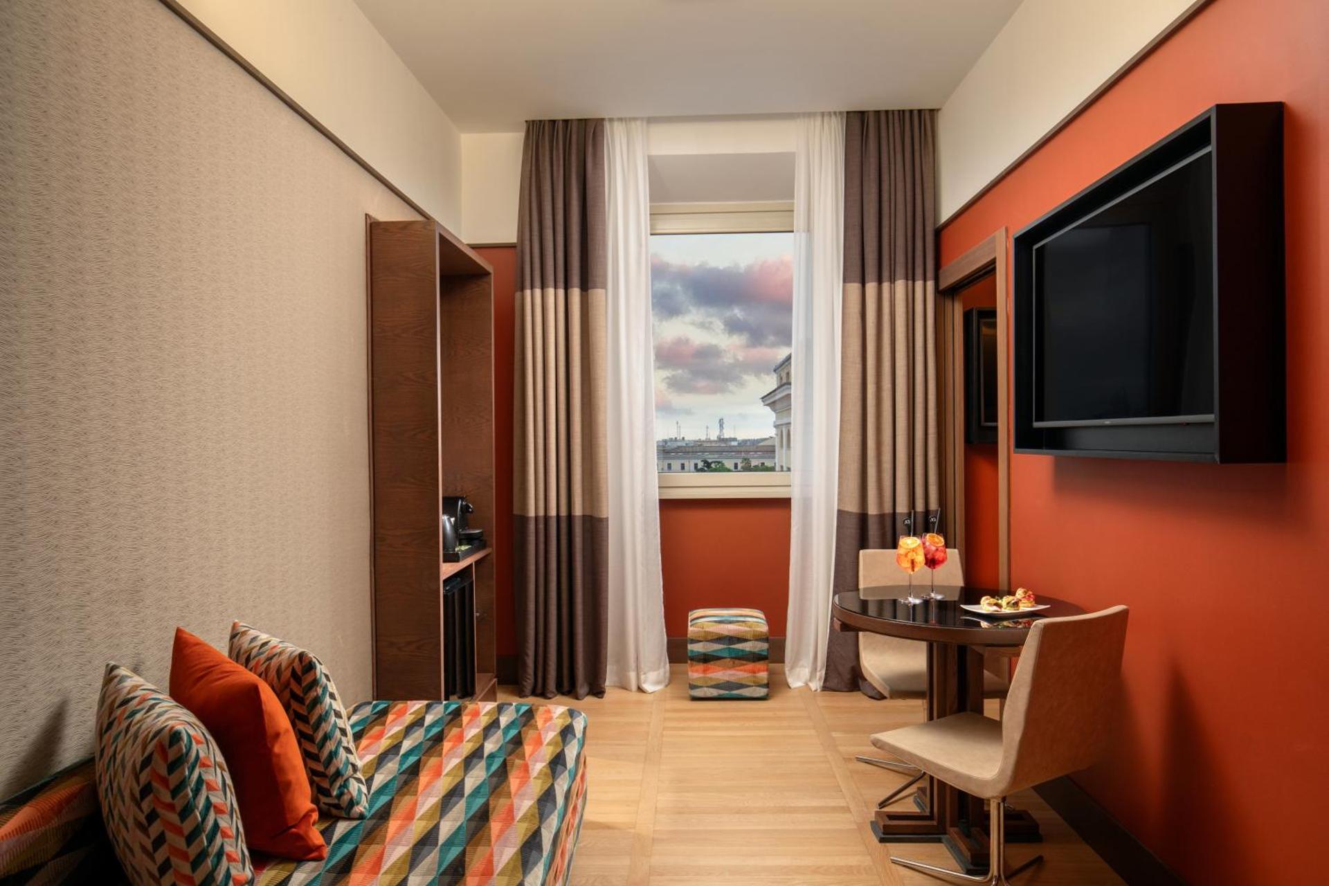 The Independent Hotel - Photo 24