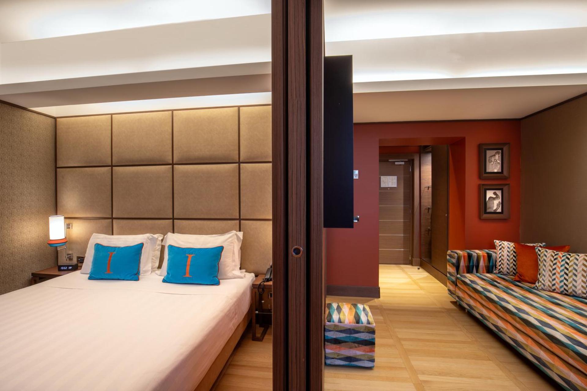 The Independent Hotel - Photo 25