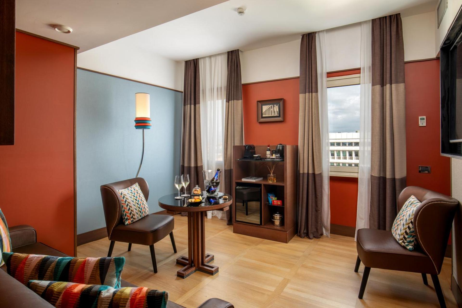 The Independent Hotel - Photo 20