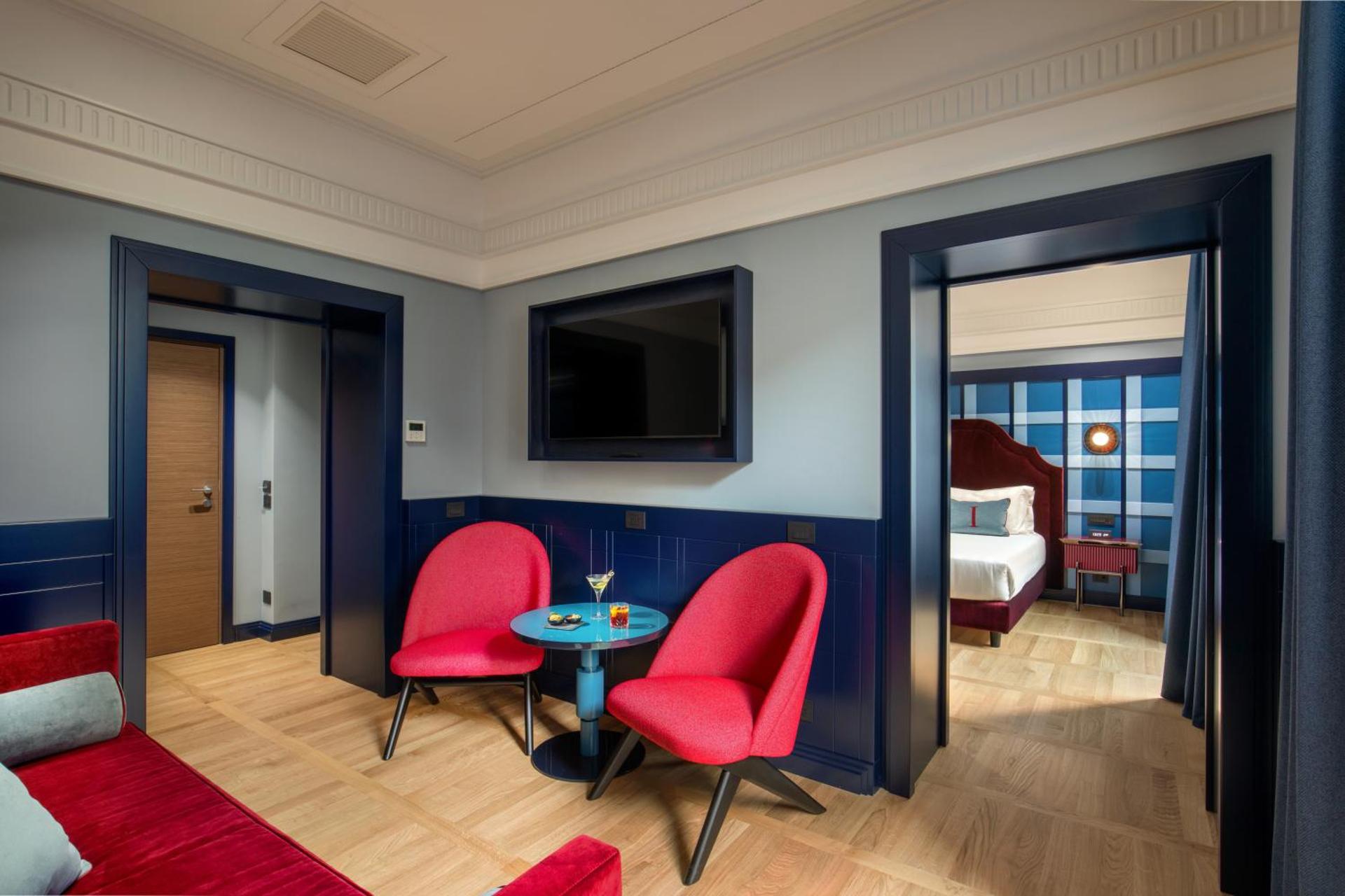 The Independent Hotel - Photo 17