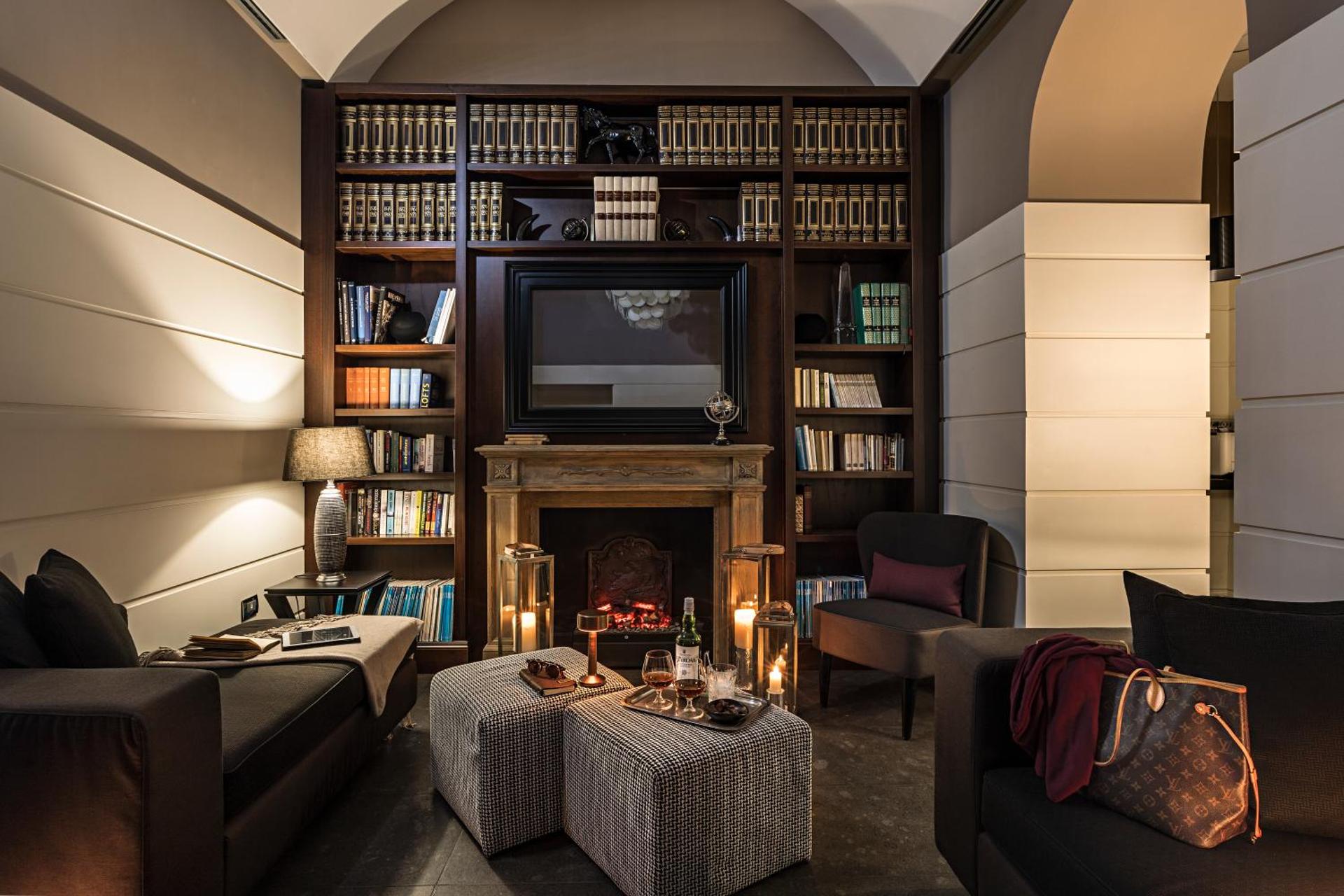 The Independent Hotel - Photo 43