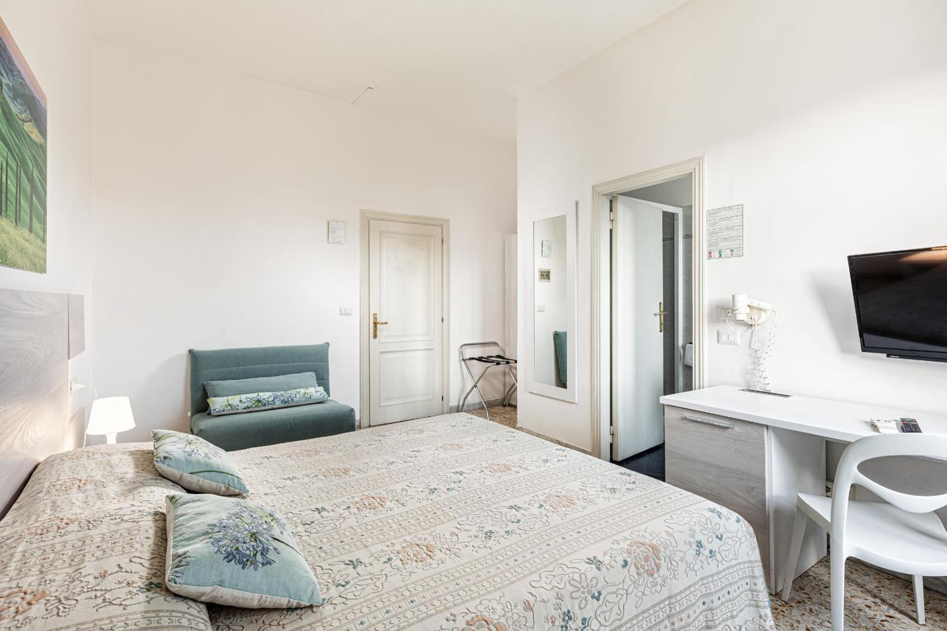 Hotel Minerva - Photo 8