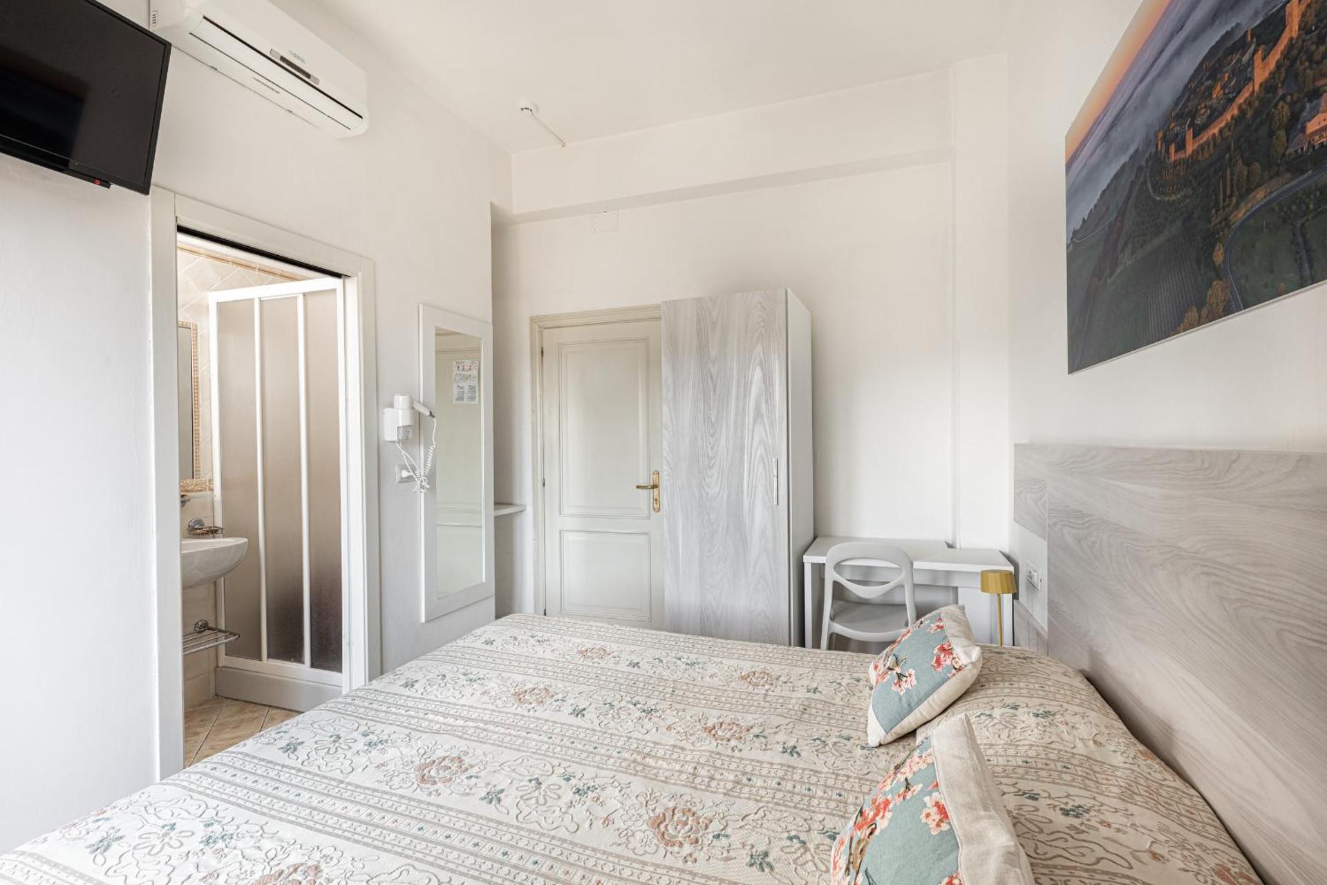 Hotel Minerva - Photo 20