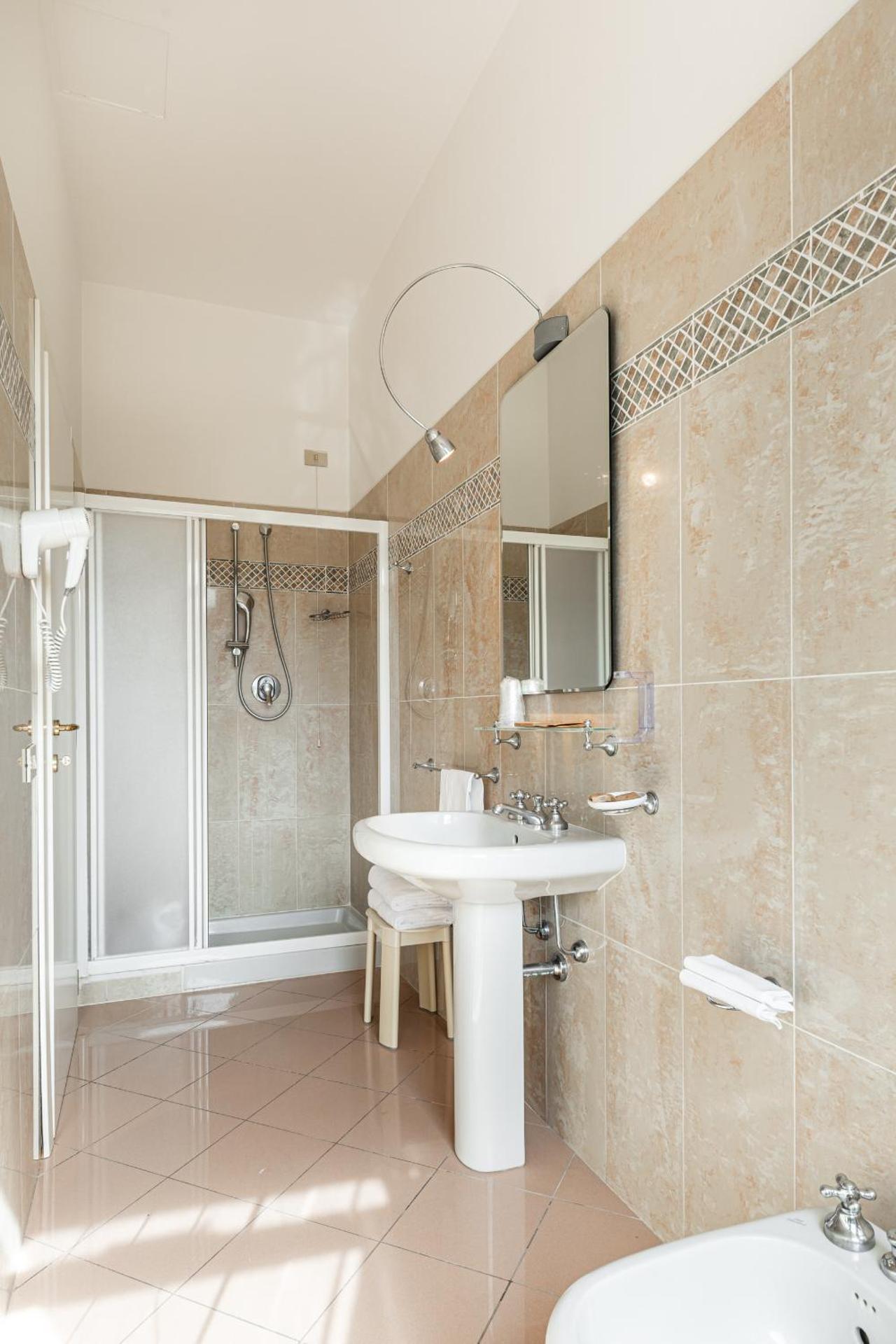 Hotel Minerva - Photo 22
