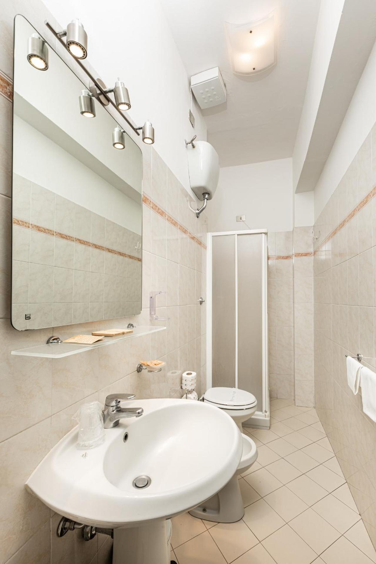 Hotel Minerva - Photo 12