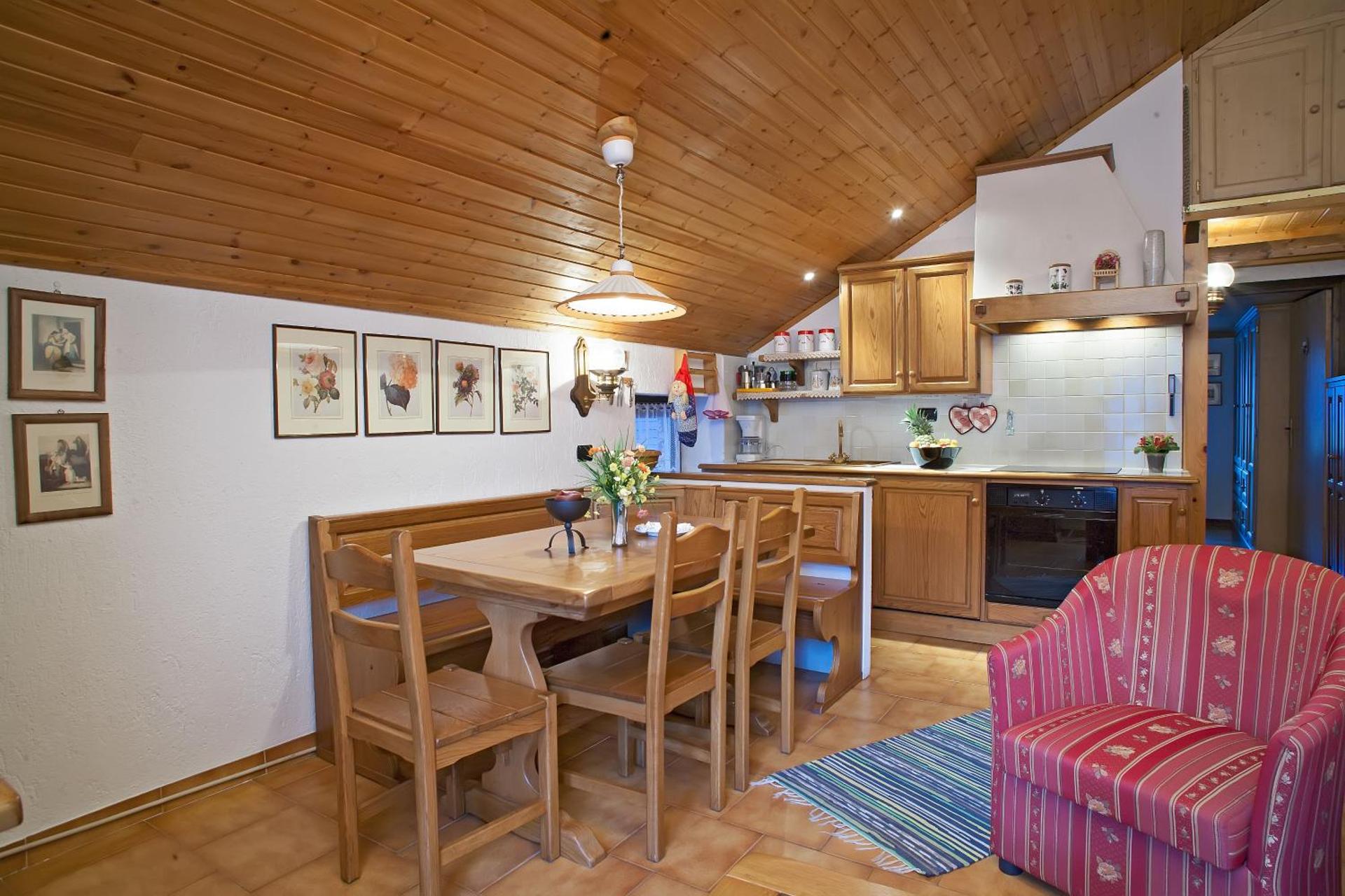 One-Bedroom Apartment - Photo 2