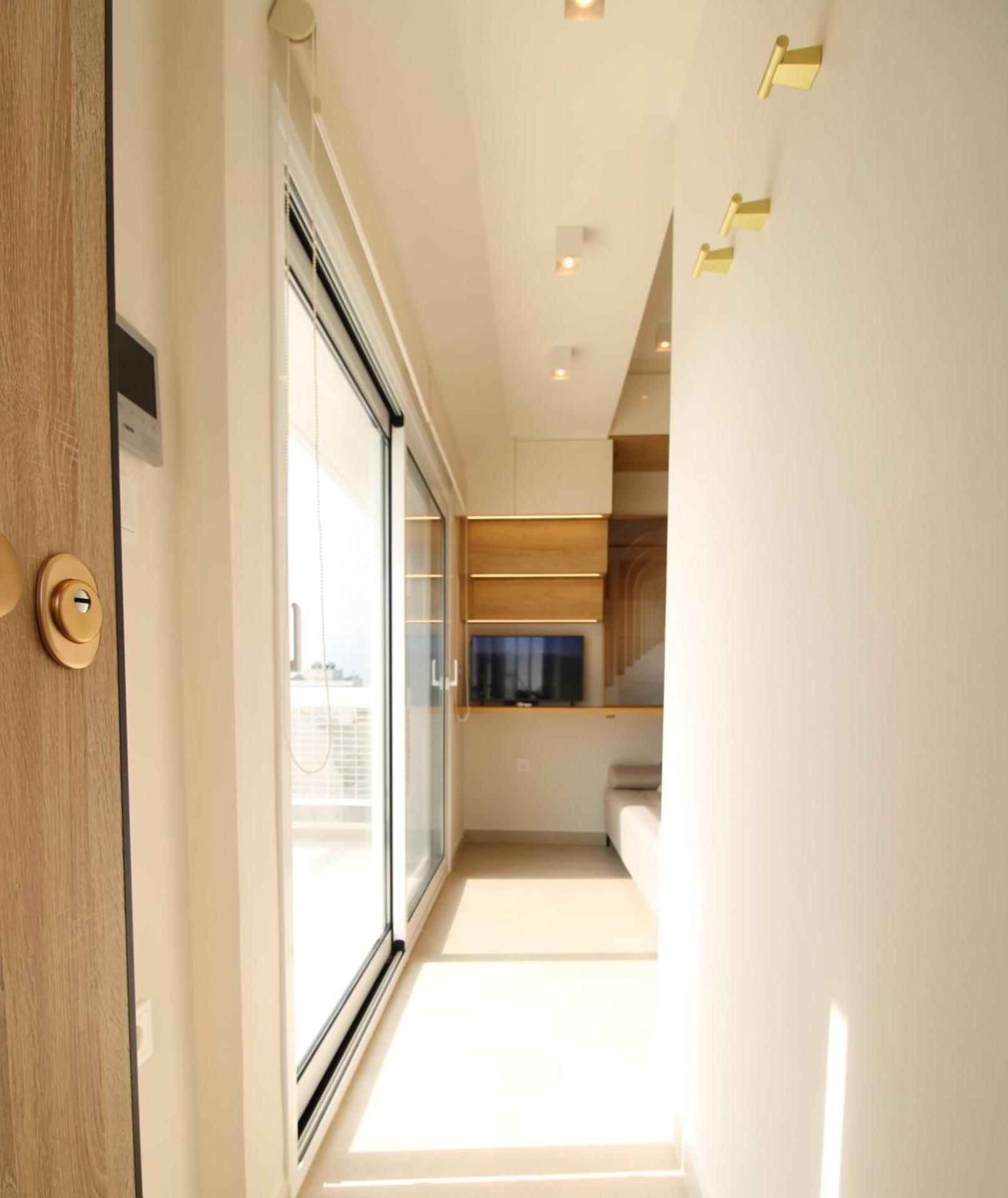 Beautiful and Cosy Rooftop Studio - Fantastic View, Next to Athens Tower - Photo 18