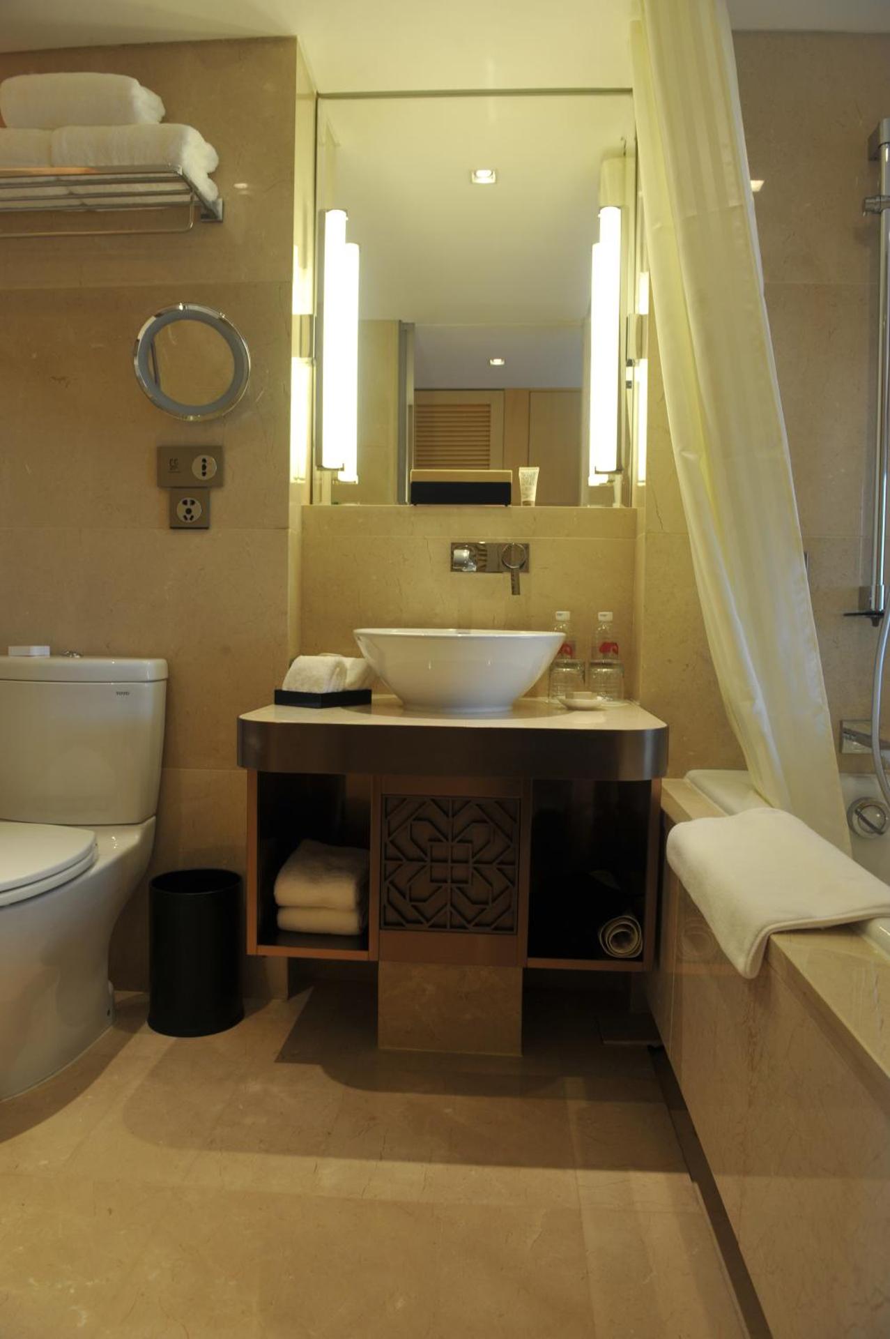 White Swan Hotel - Photo 32