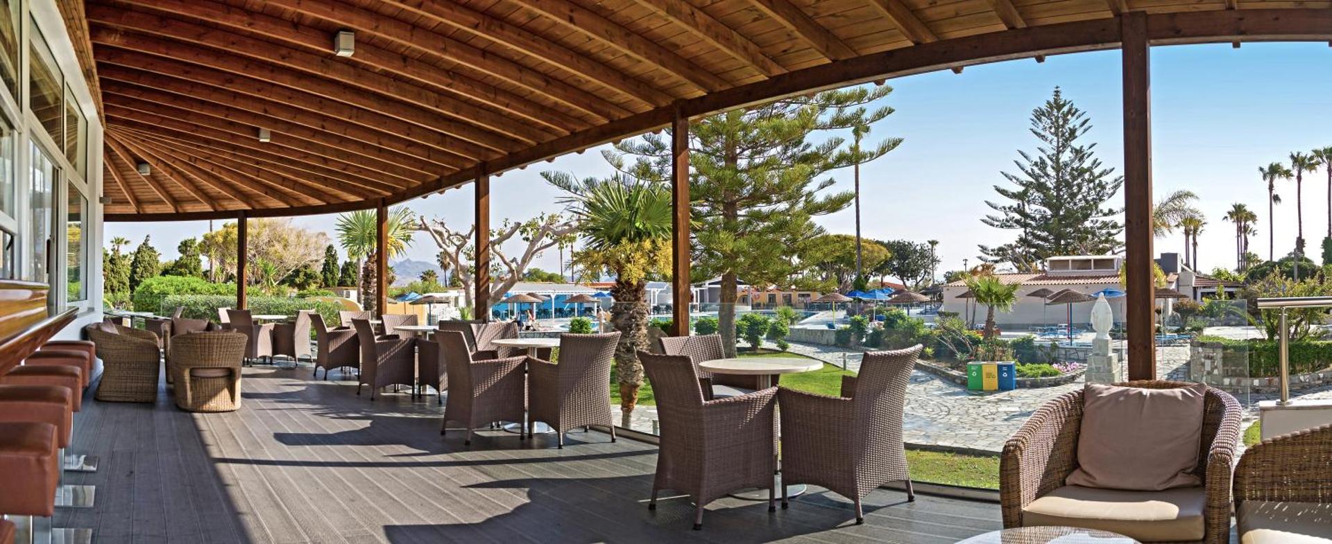 Atlantis Hotel - Photo 12