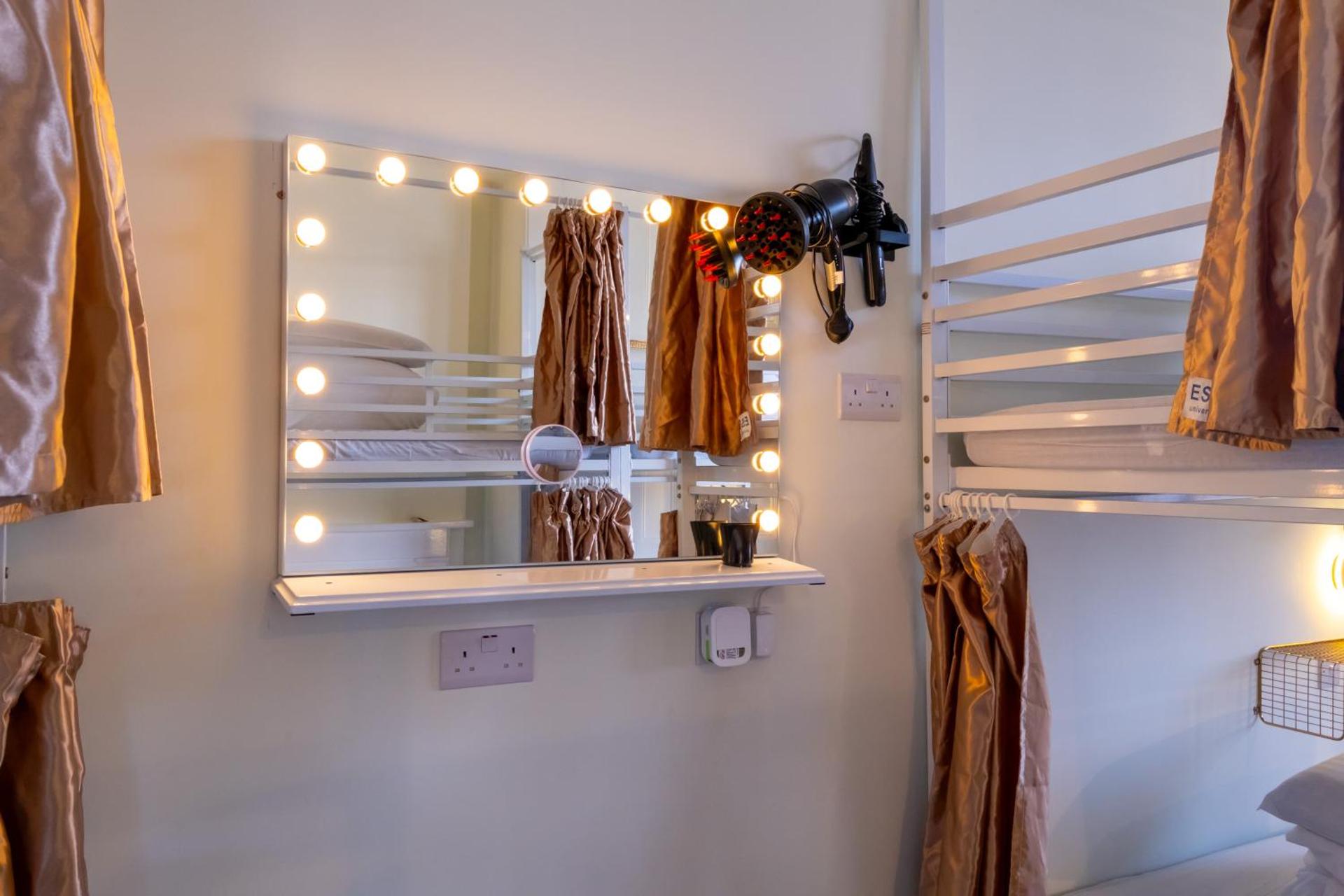 Book A Bed Hostels - Photo 43