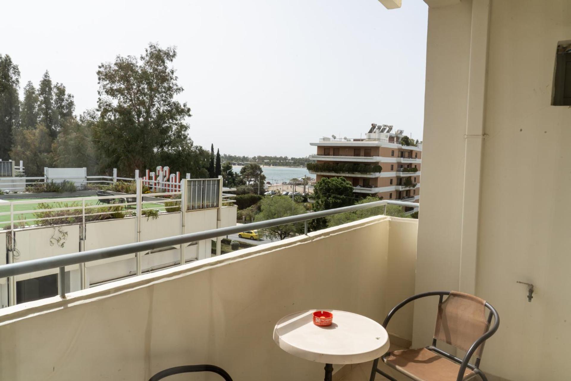 Four Seasons Hotel - Photo 2