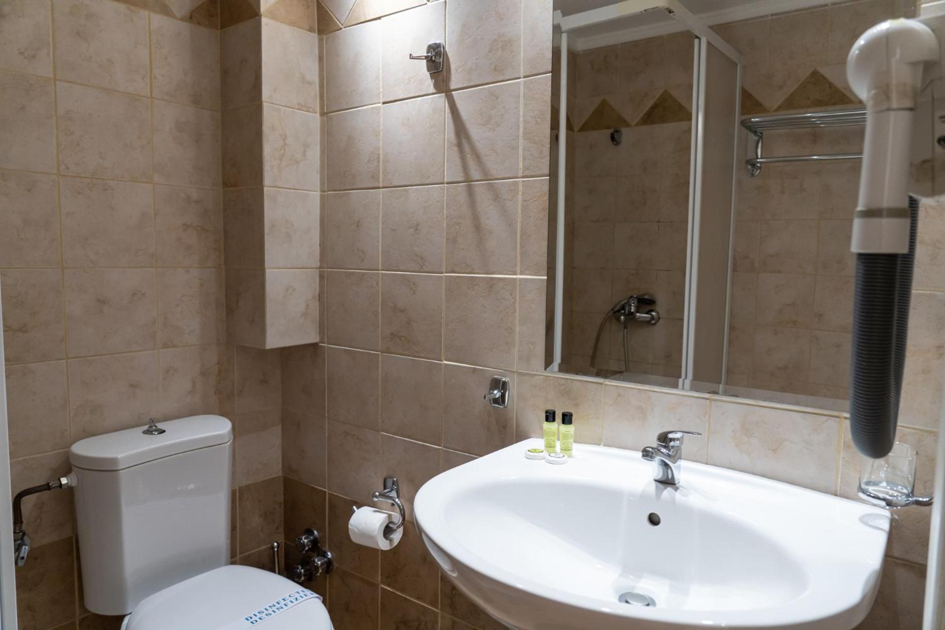 Four Seasons Hotel - Photo 47