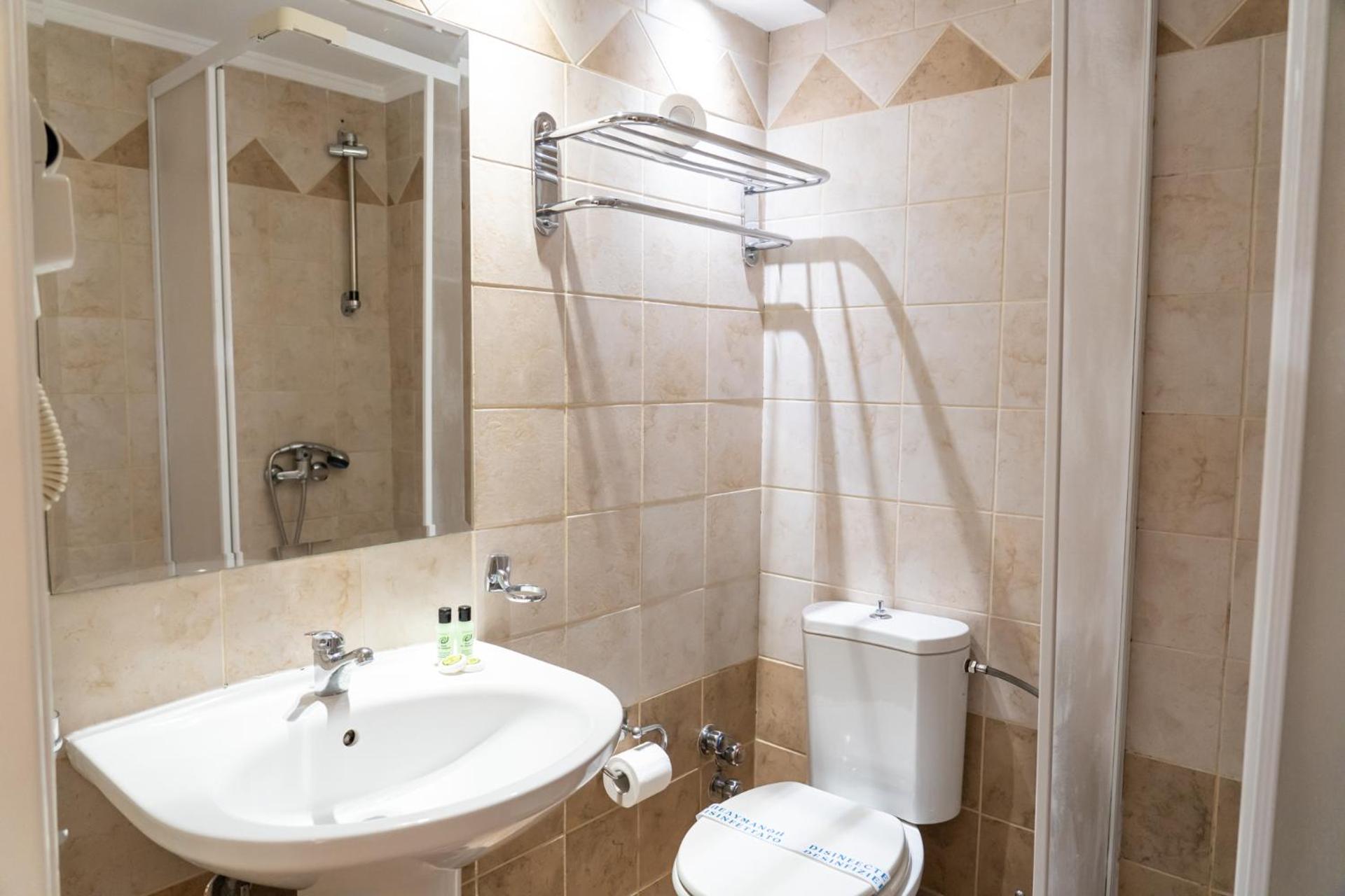 Four Seasons Hotel - Photo 36