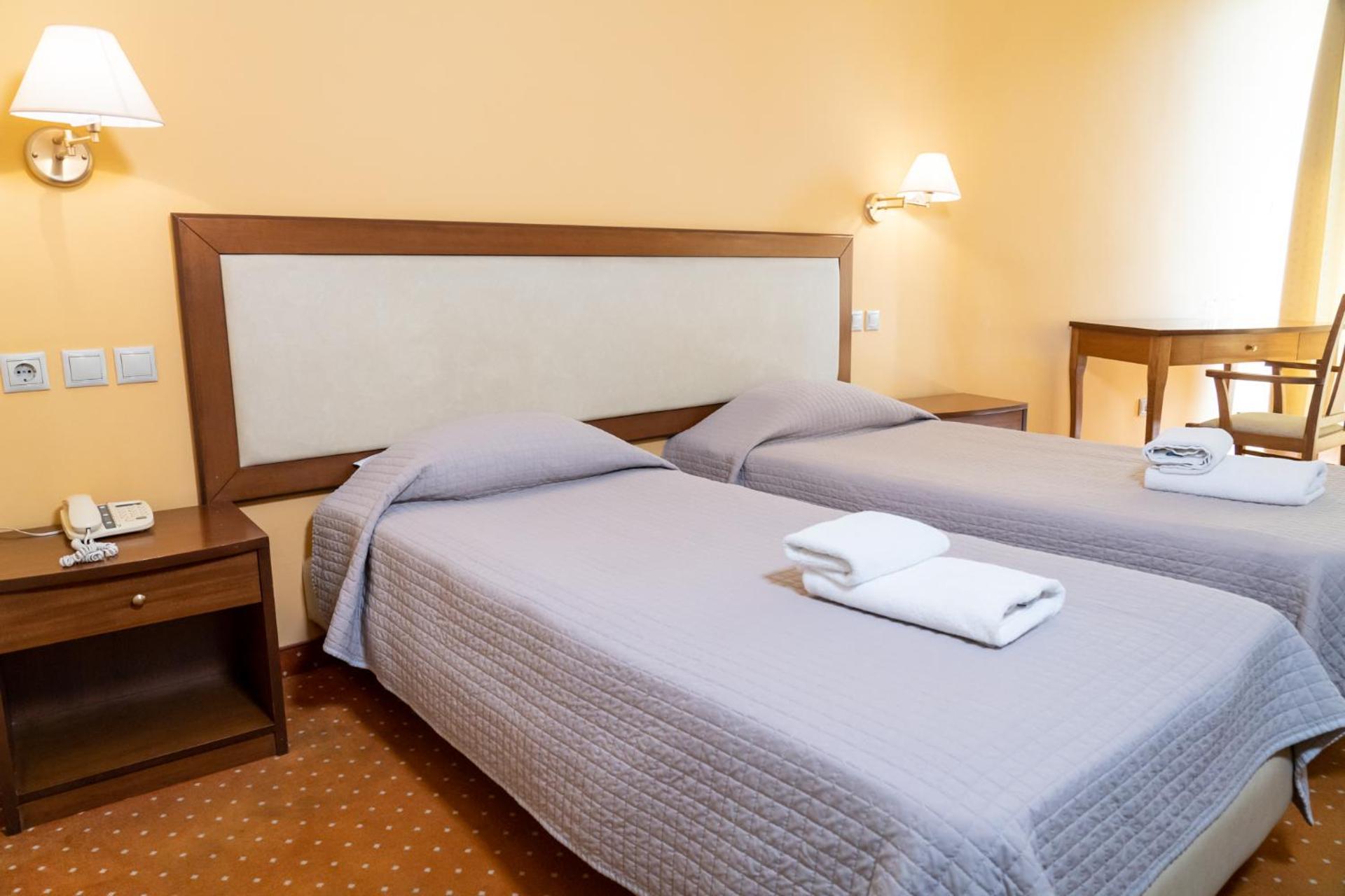 Four Seasons Hotel - Photo 35