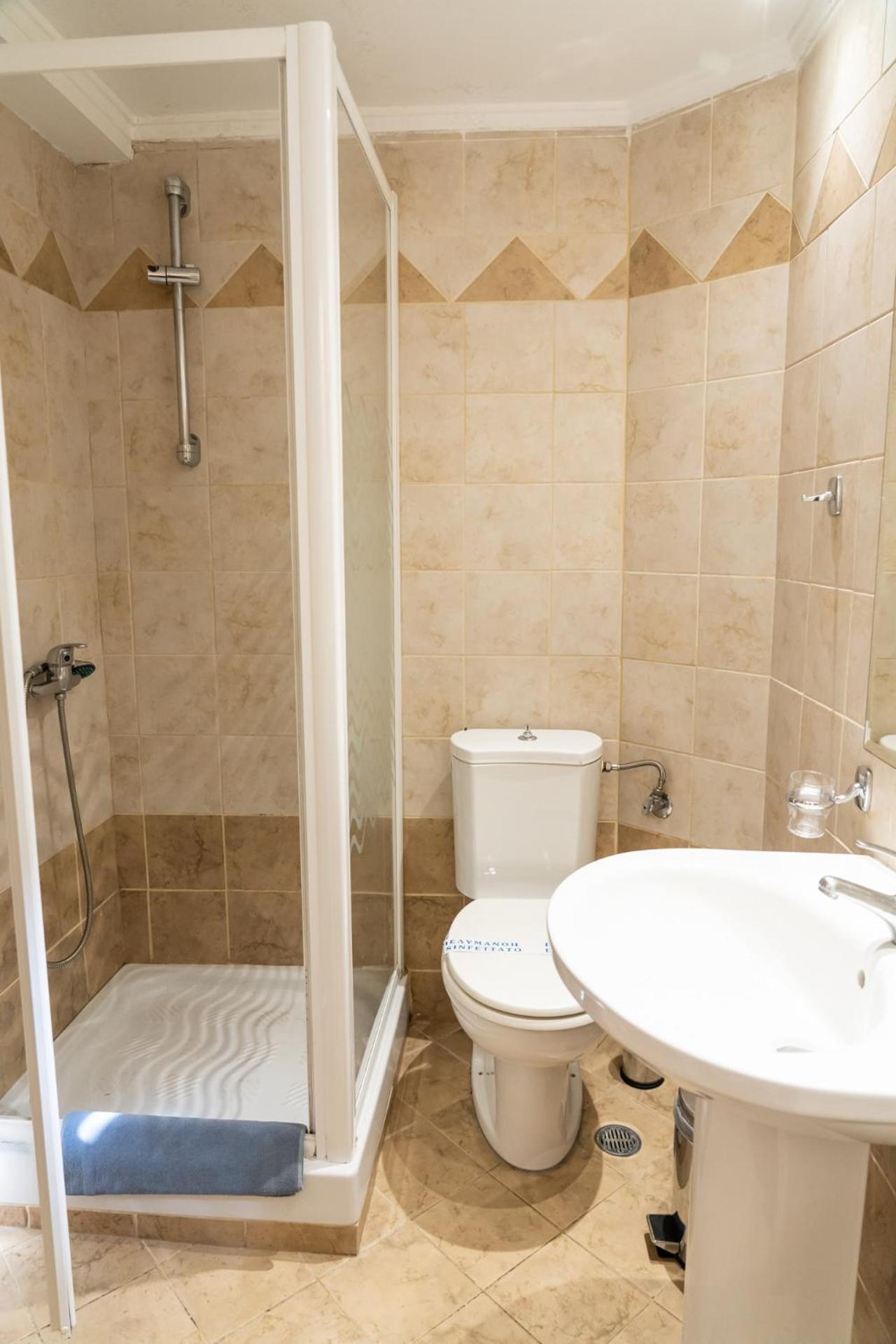 Four Seasons Hotel - Photo 42