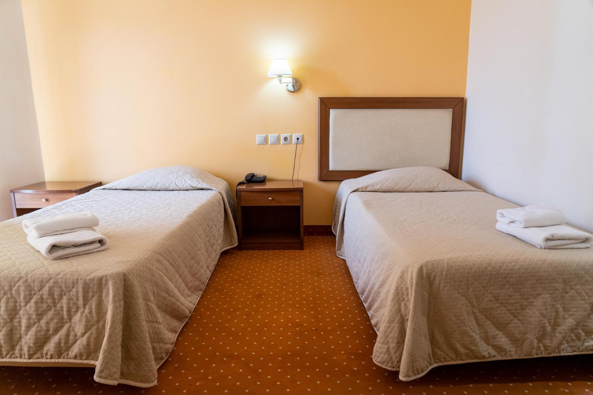 Four Seasons Hotel - Photo 21