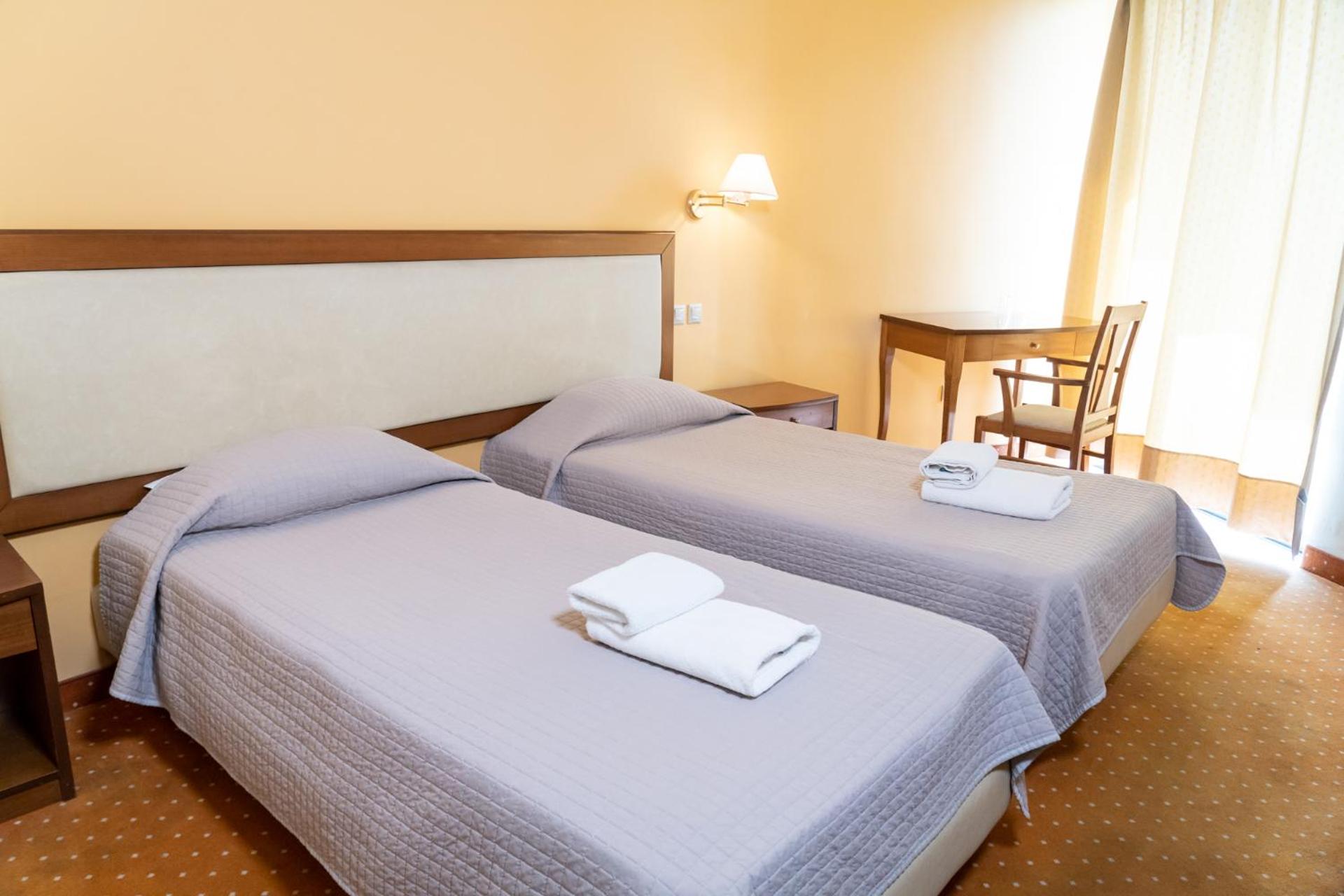 Four Seasons Hotel - Photo 49