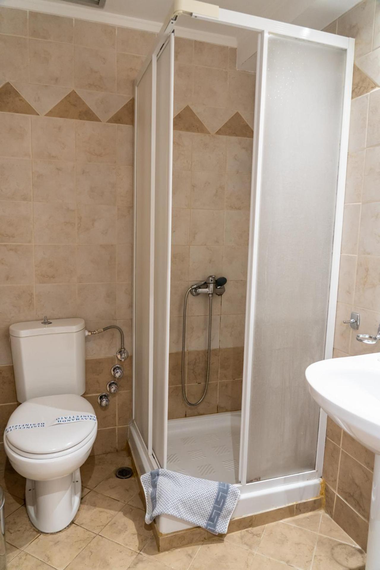 Four Seasons Hotel - Photo 77