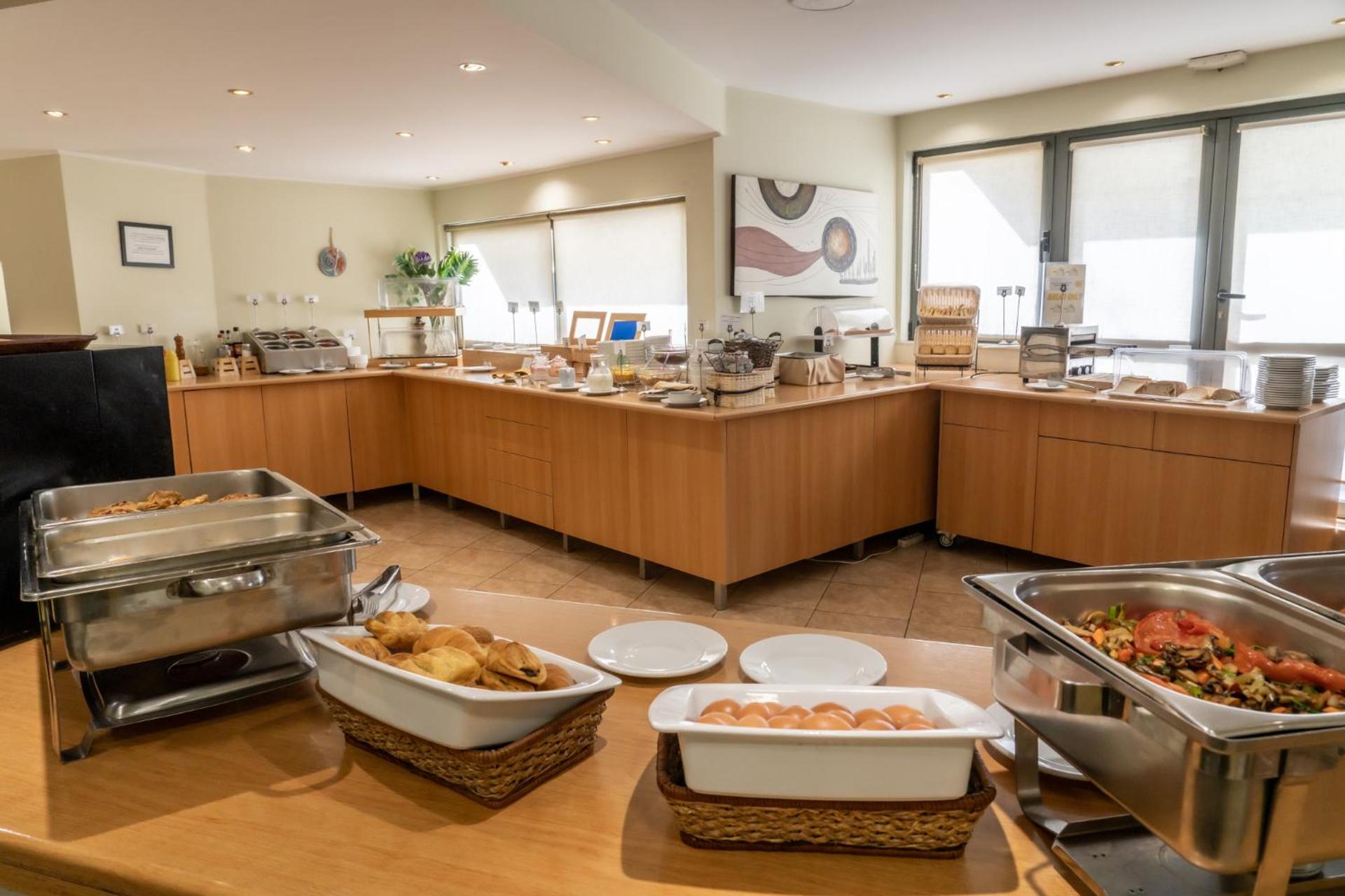 Four Seasons Hotel - Photo 56