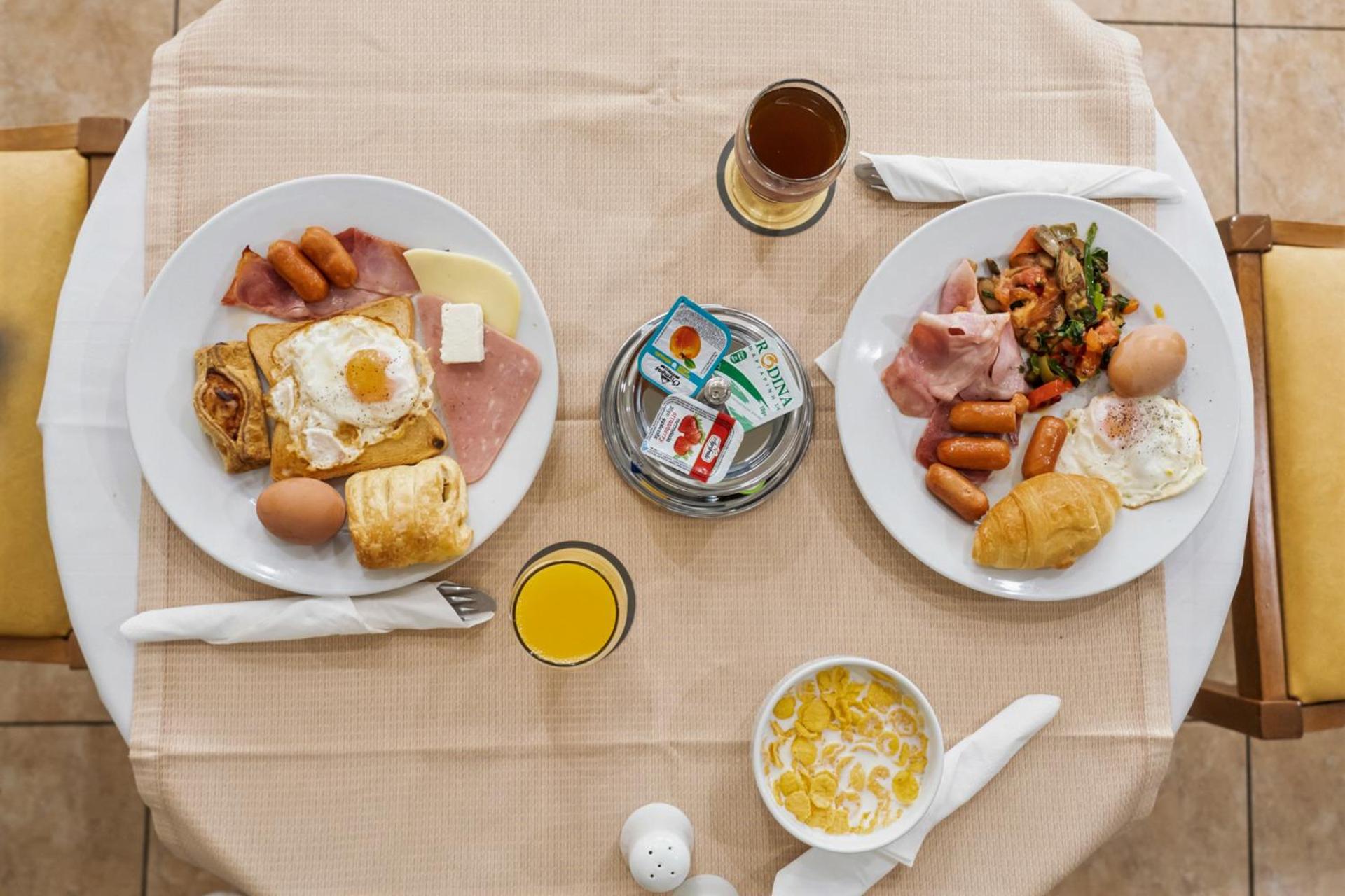 Four Seasons Hotel - Photo 17