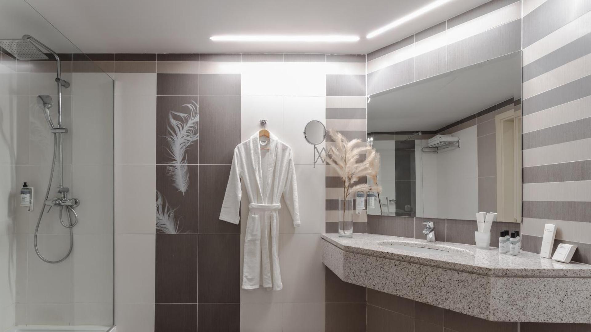 Athens Cypria Hotel - Photo 70