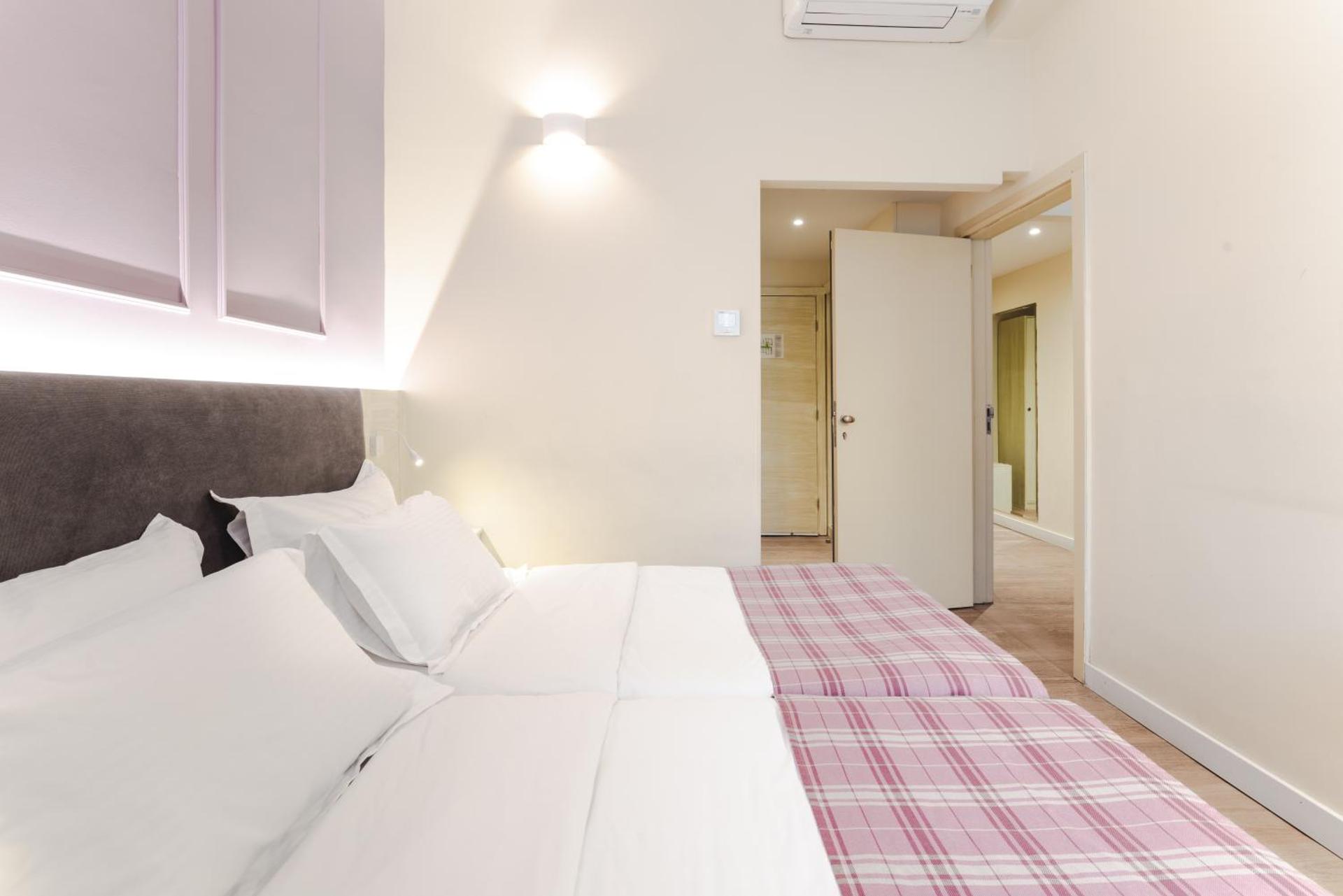 Connected Rooms (2 adults + 2 children)