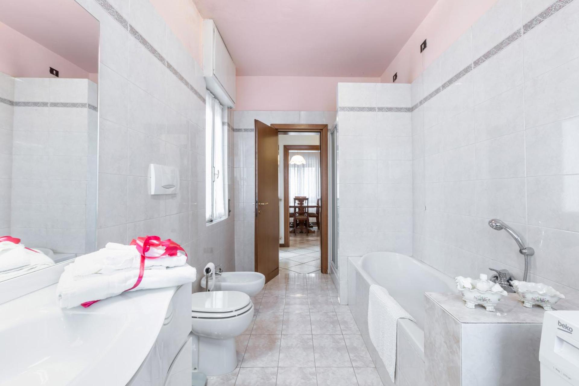 HOST4U - CASA LUCIA, Appartamento Vista Lago D'Iseo a Lovere - Photo 5