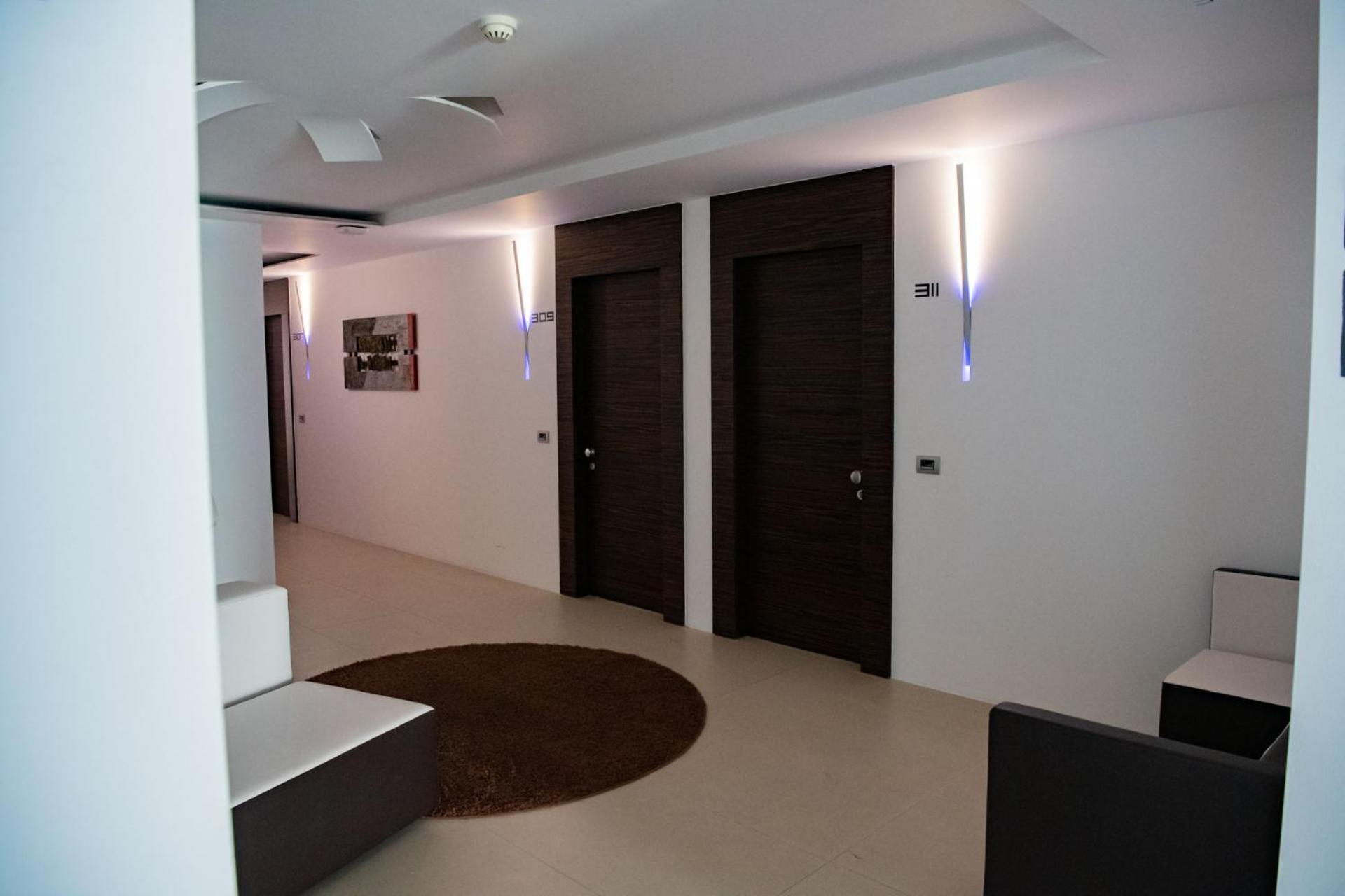 White Hotel - Photo 133