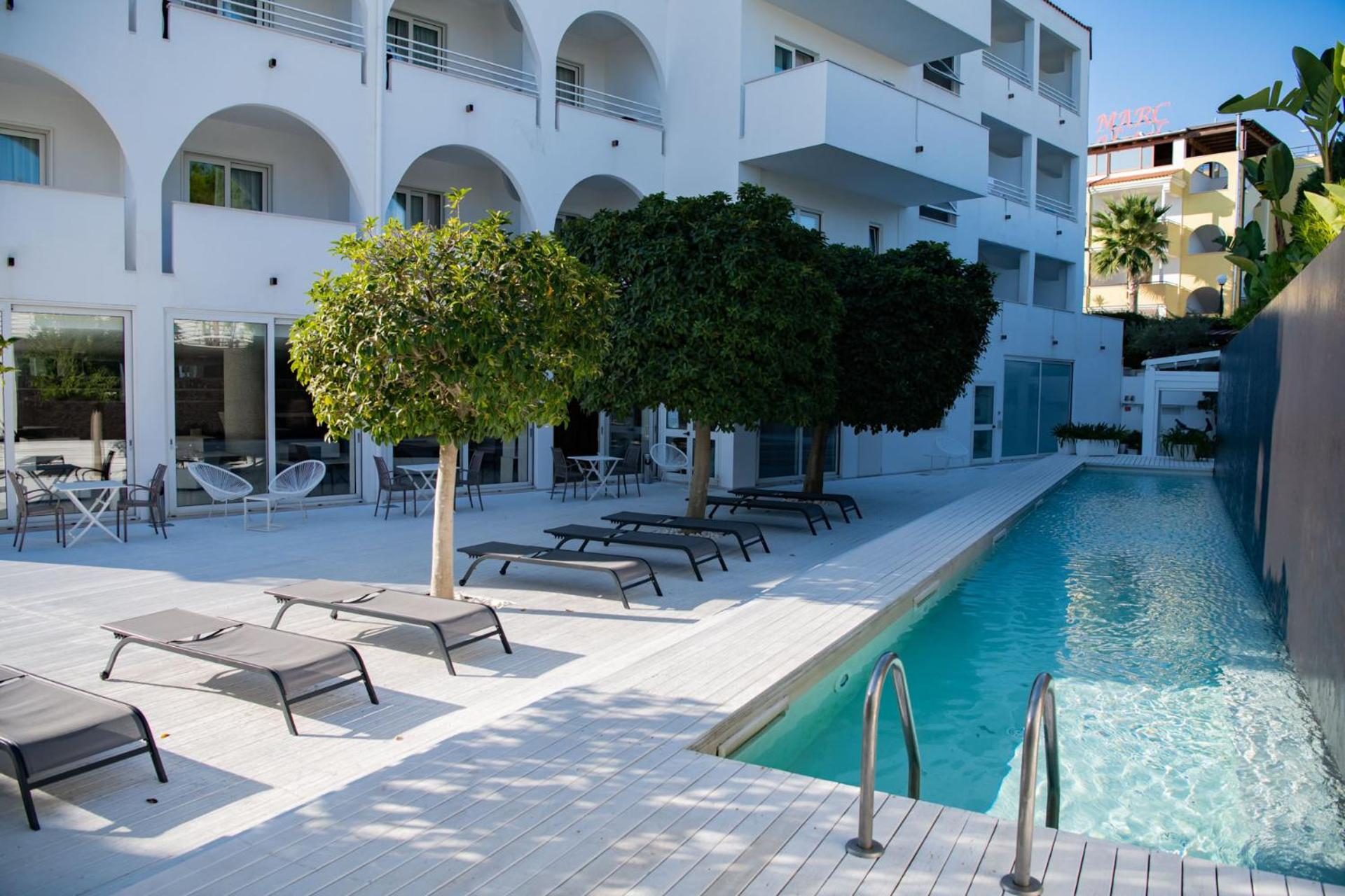 White Hotel - Photo 168