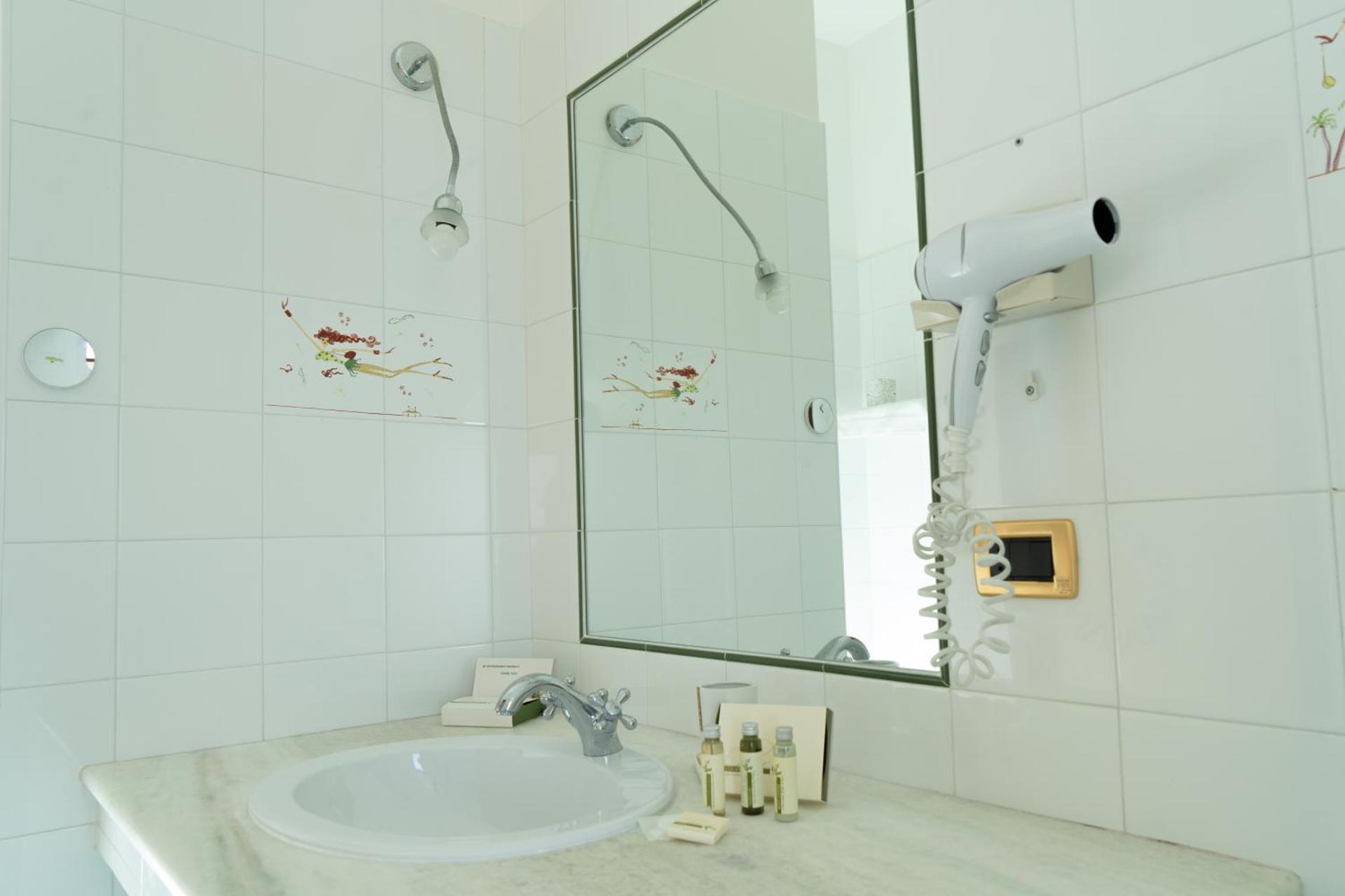 S. Martin Hotel - Photo 49