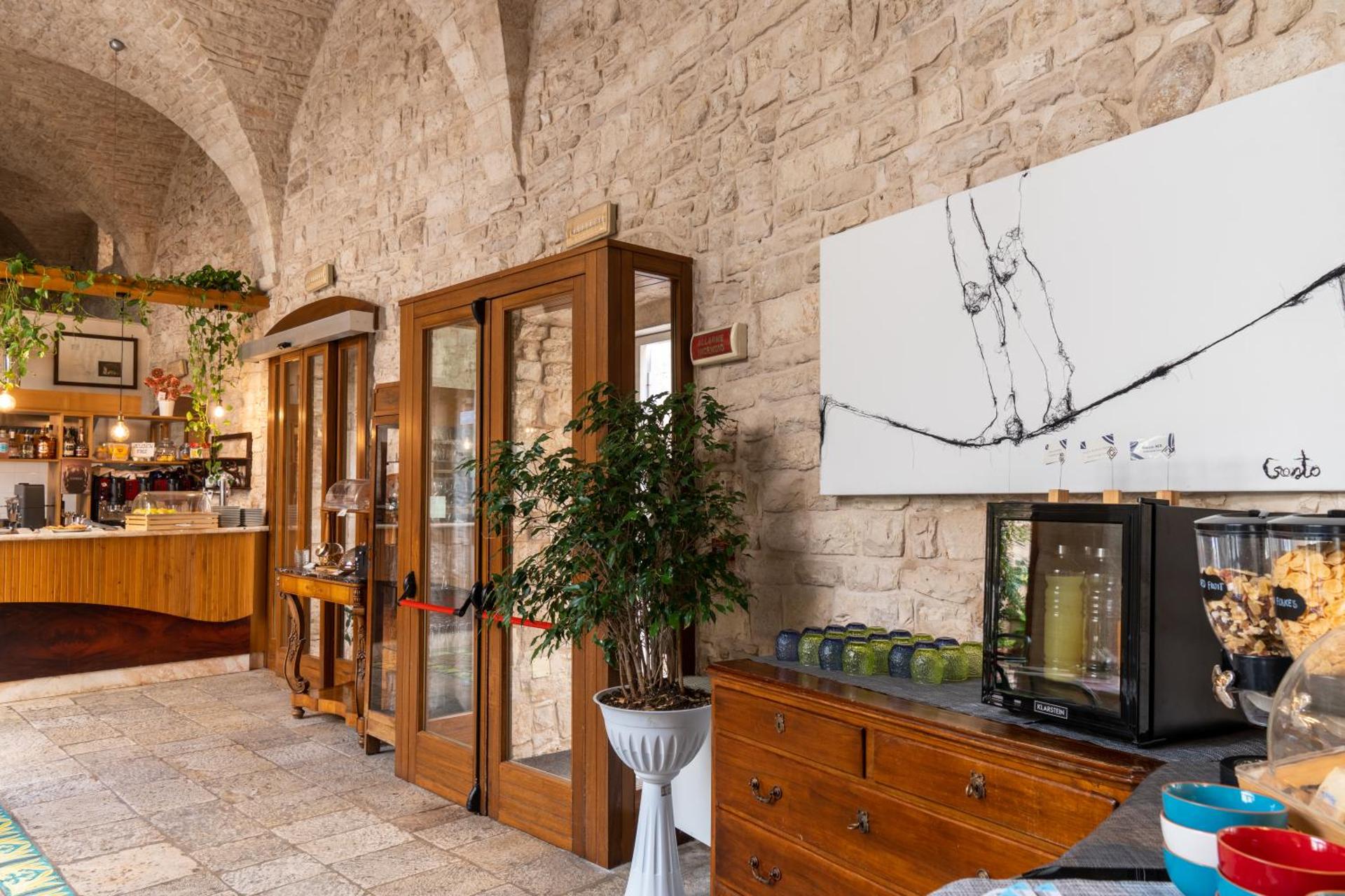 S. Martin Hotel - Photo 20