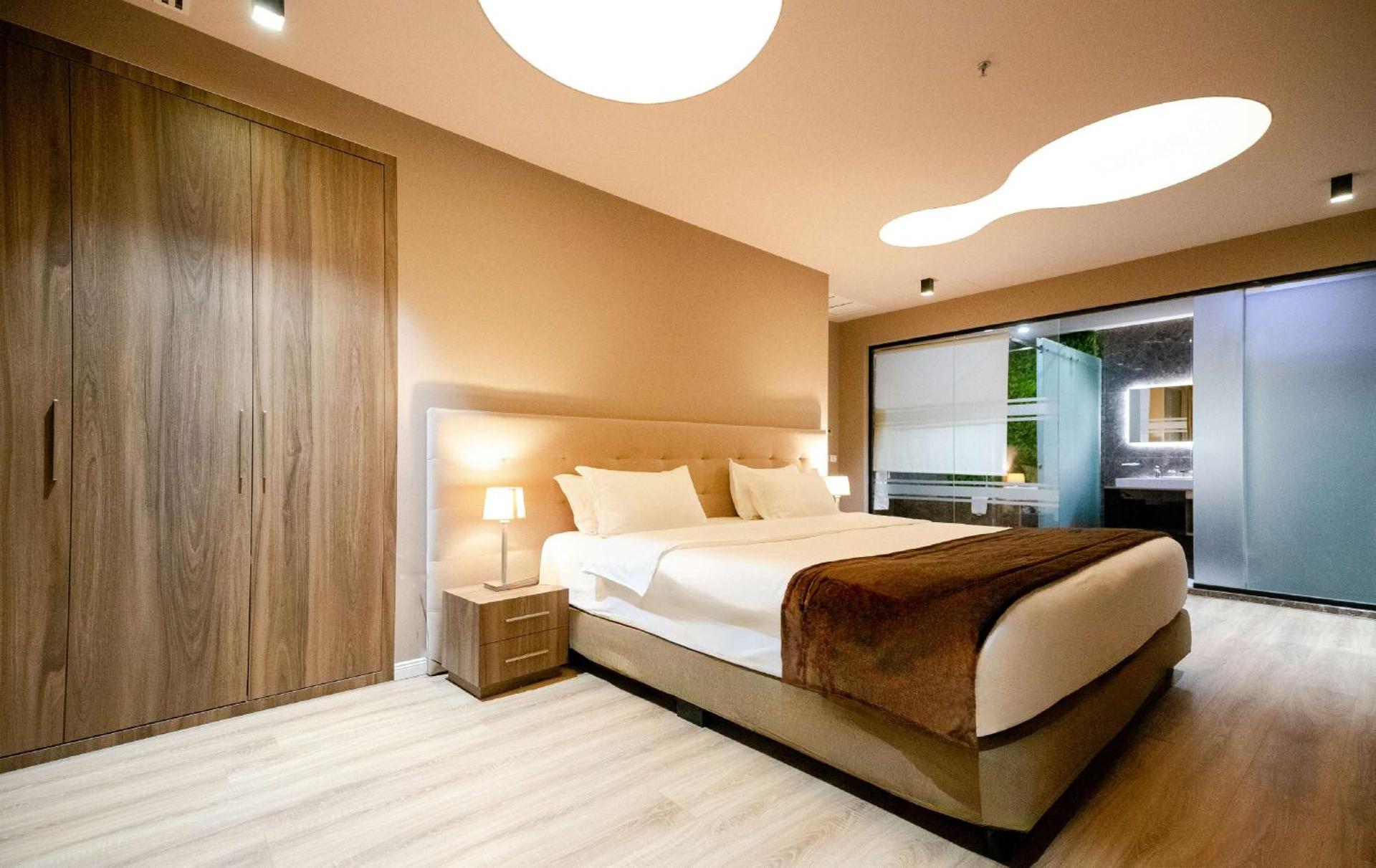 Deluxe King Suite with Jacuzzi