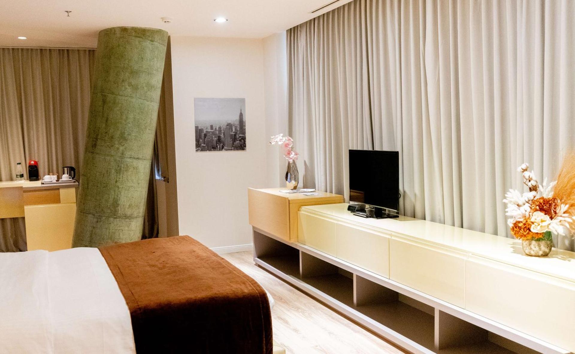 Best Western Premier Ark Hotel - Photo 32