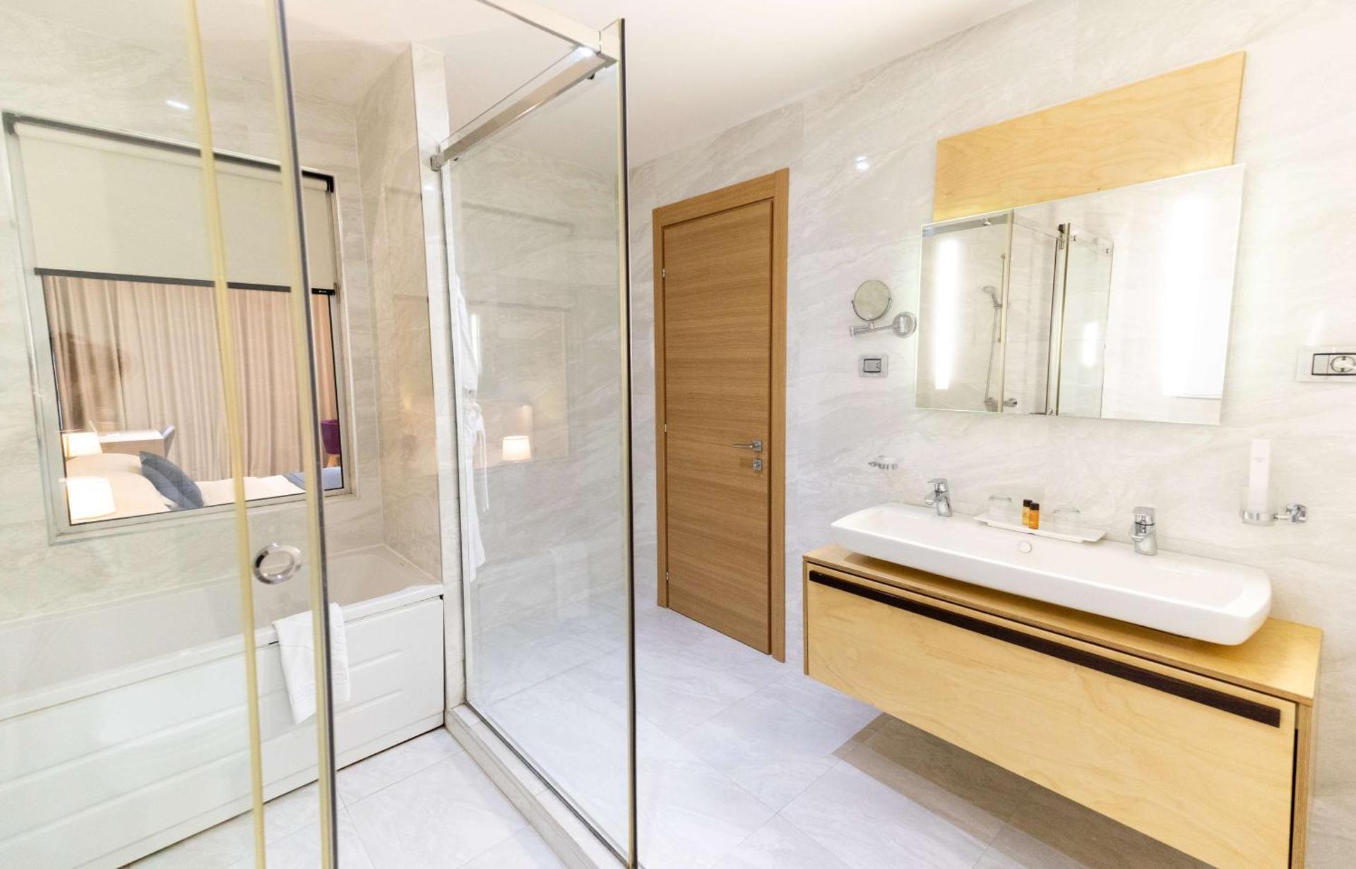 Best Western Premier Ark Hotel - Photo 60