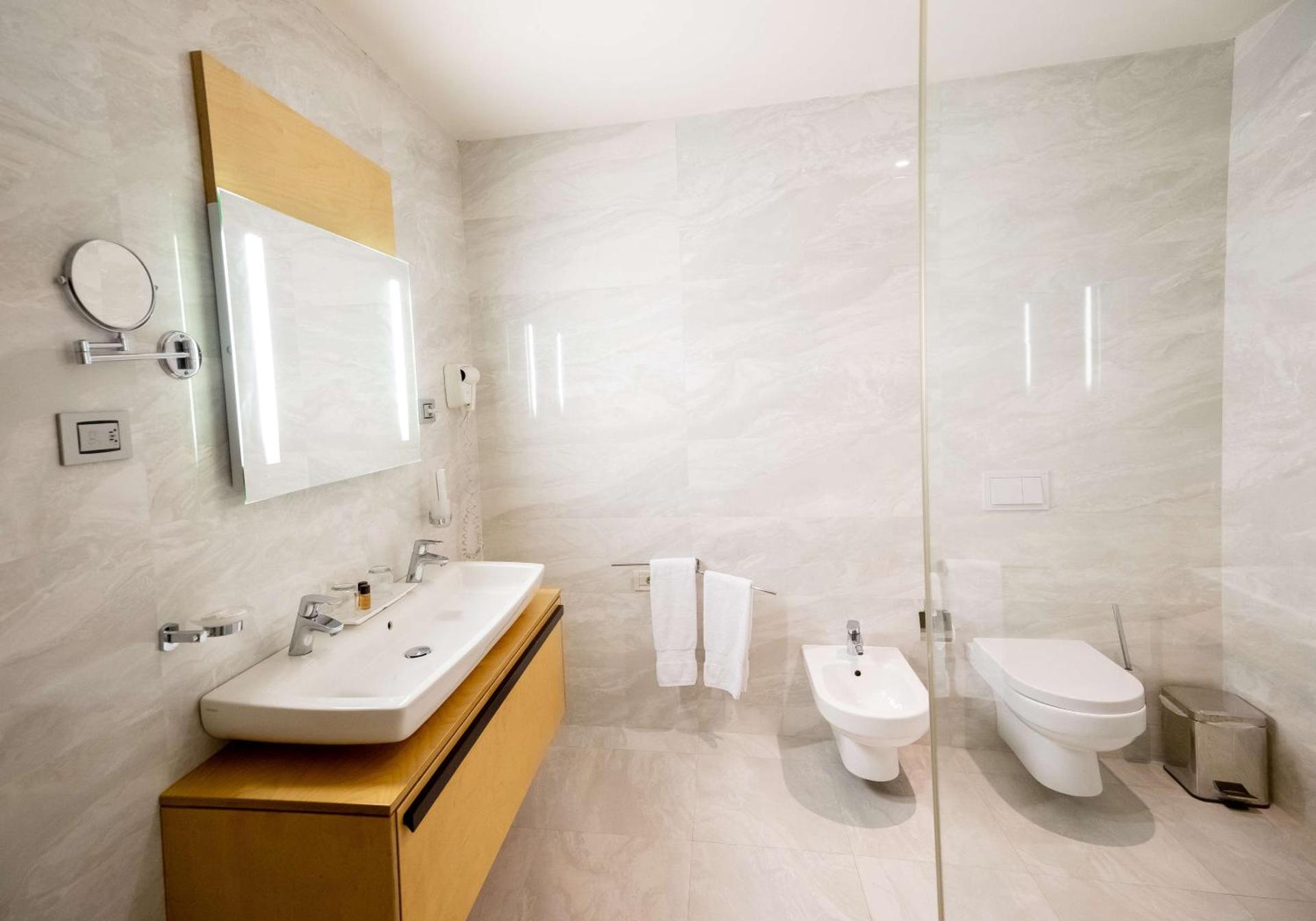 Best Western Premier Ark Hotel - Photo 91