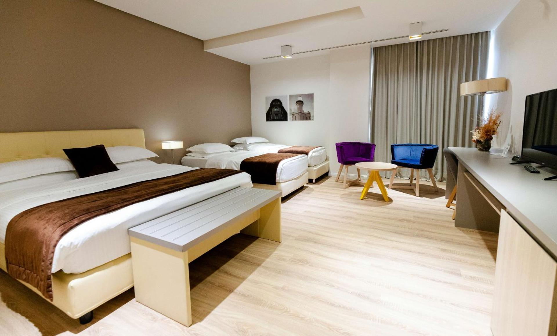 Family Room with Bath Tub - Non-Smoking