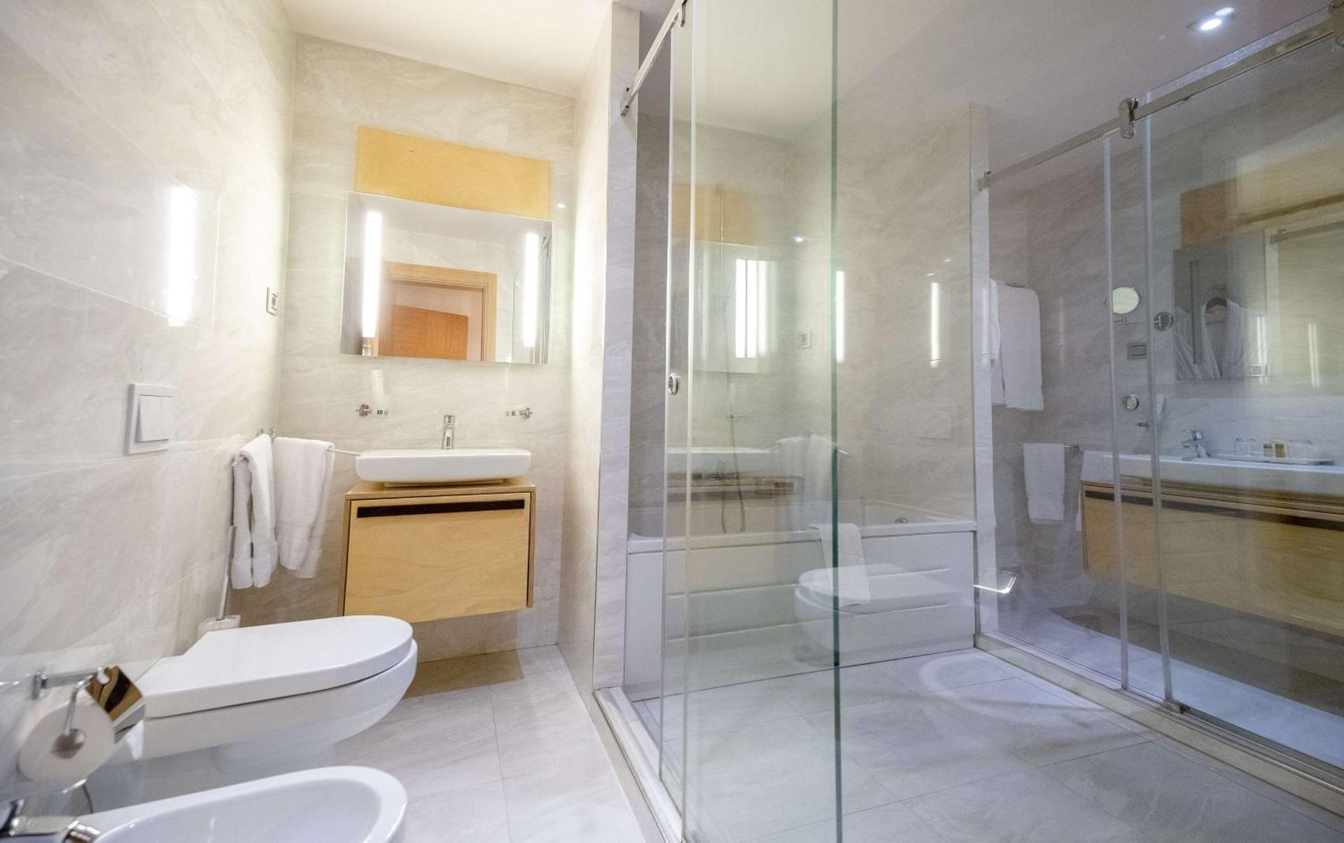 Best Western Premier Ark Hotel - Photo 6