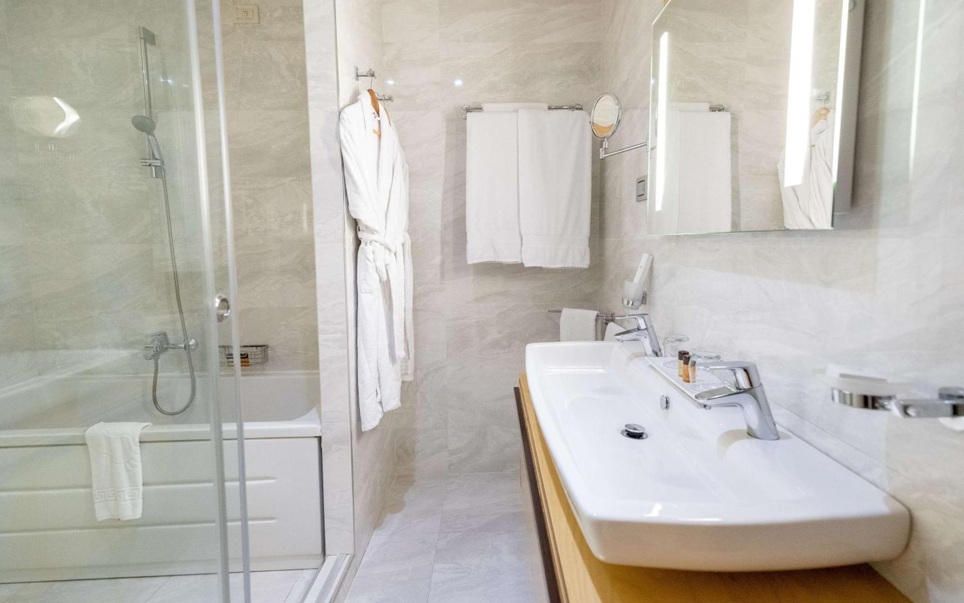 Best Western Premier Ark Hotel - Photo 7