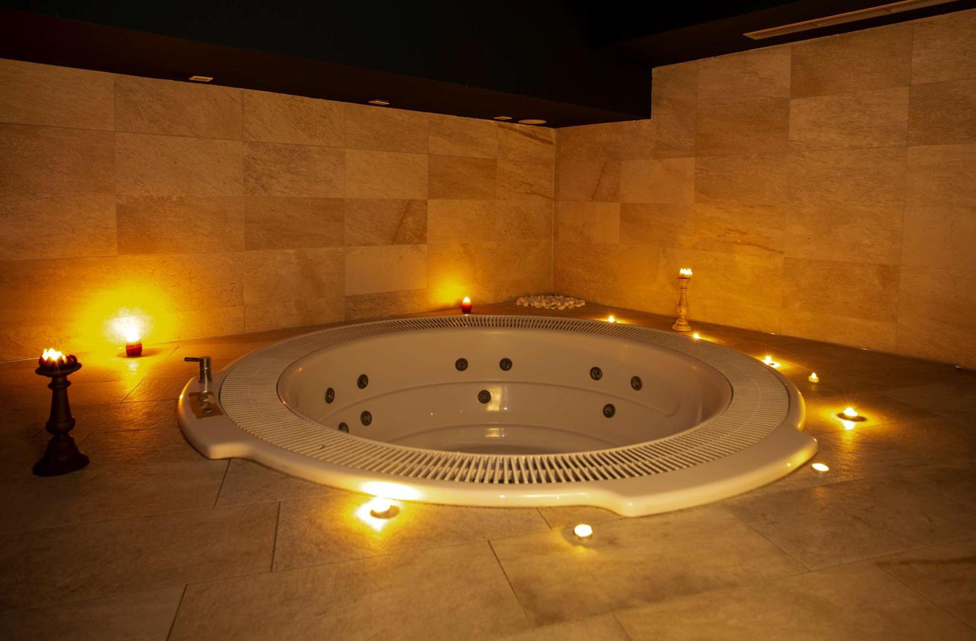 Best Western Premier Ark Hotel - Photo 114