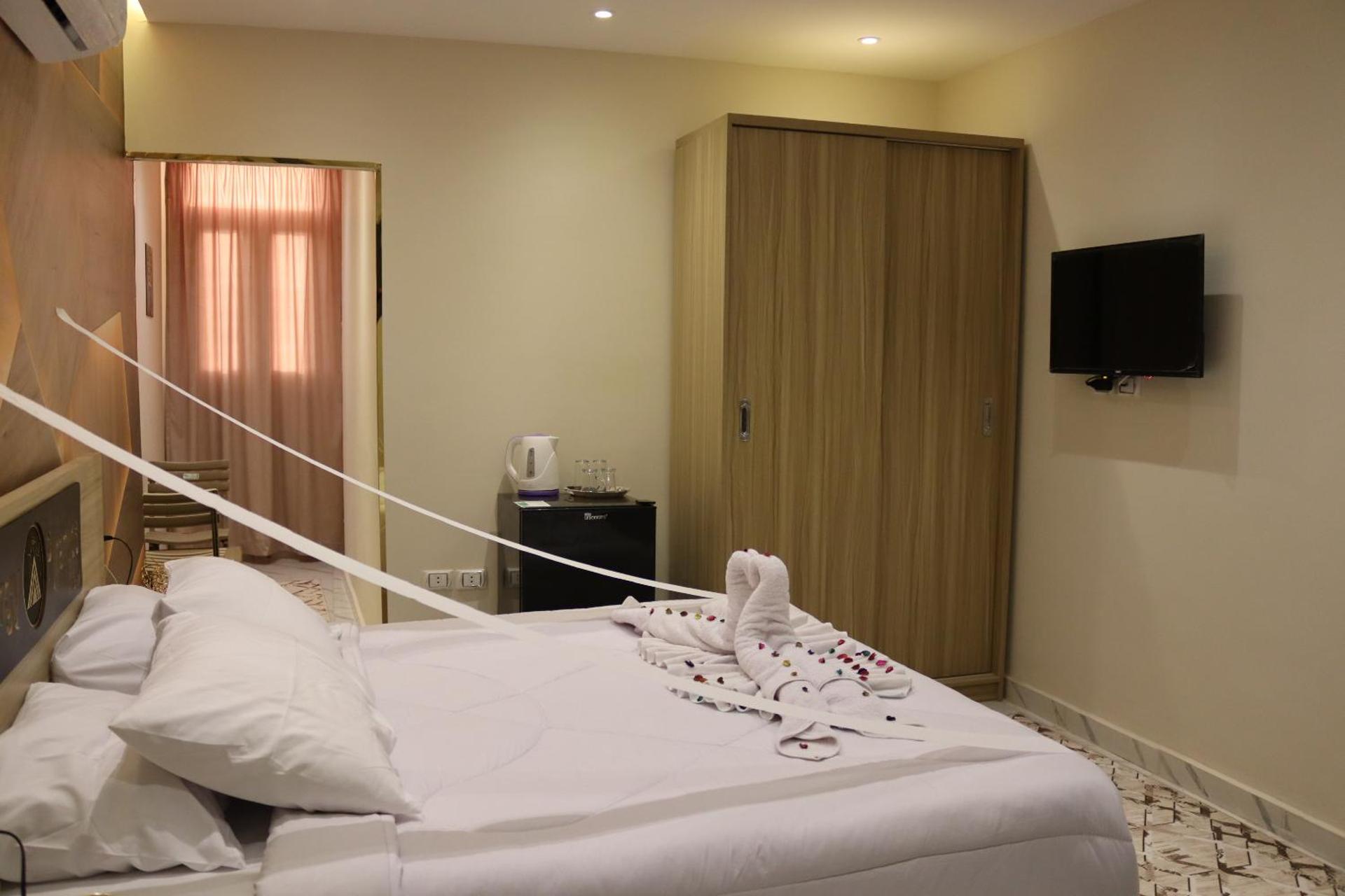 Deluxe Double Room (2 Adults + 1 Child)