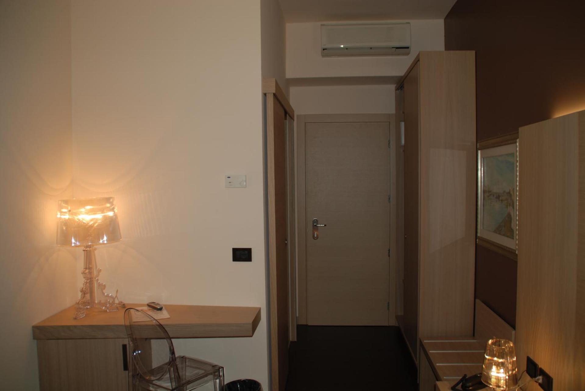 Hotel Paris - Photo 25