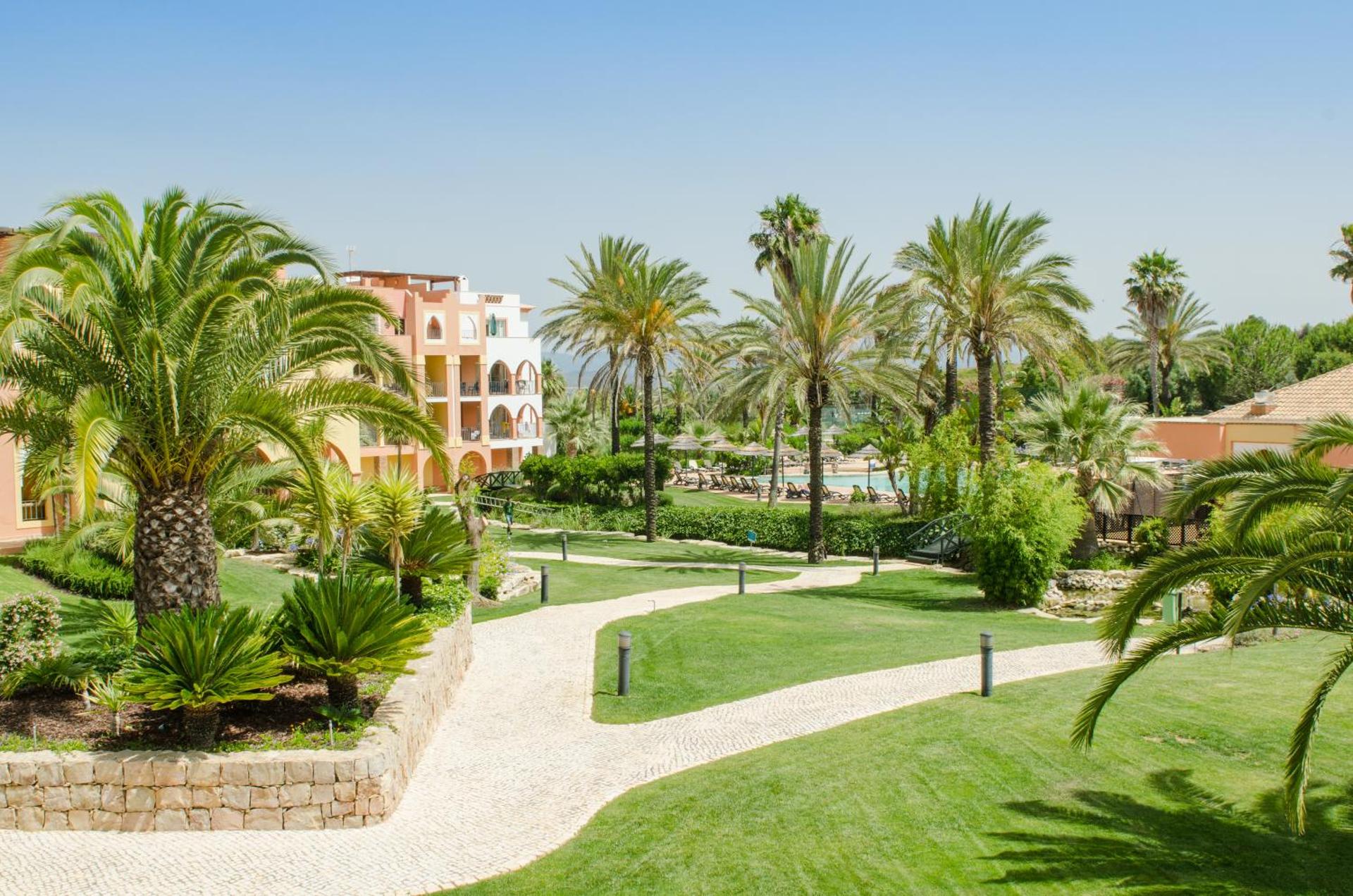 Jardim da Meia Praia Resort - Photo 23