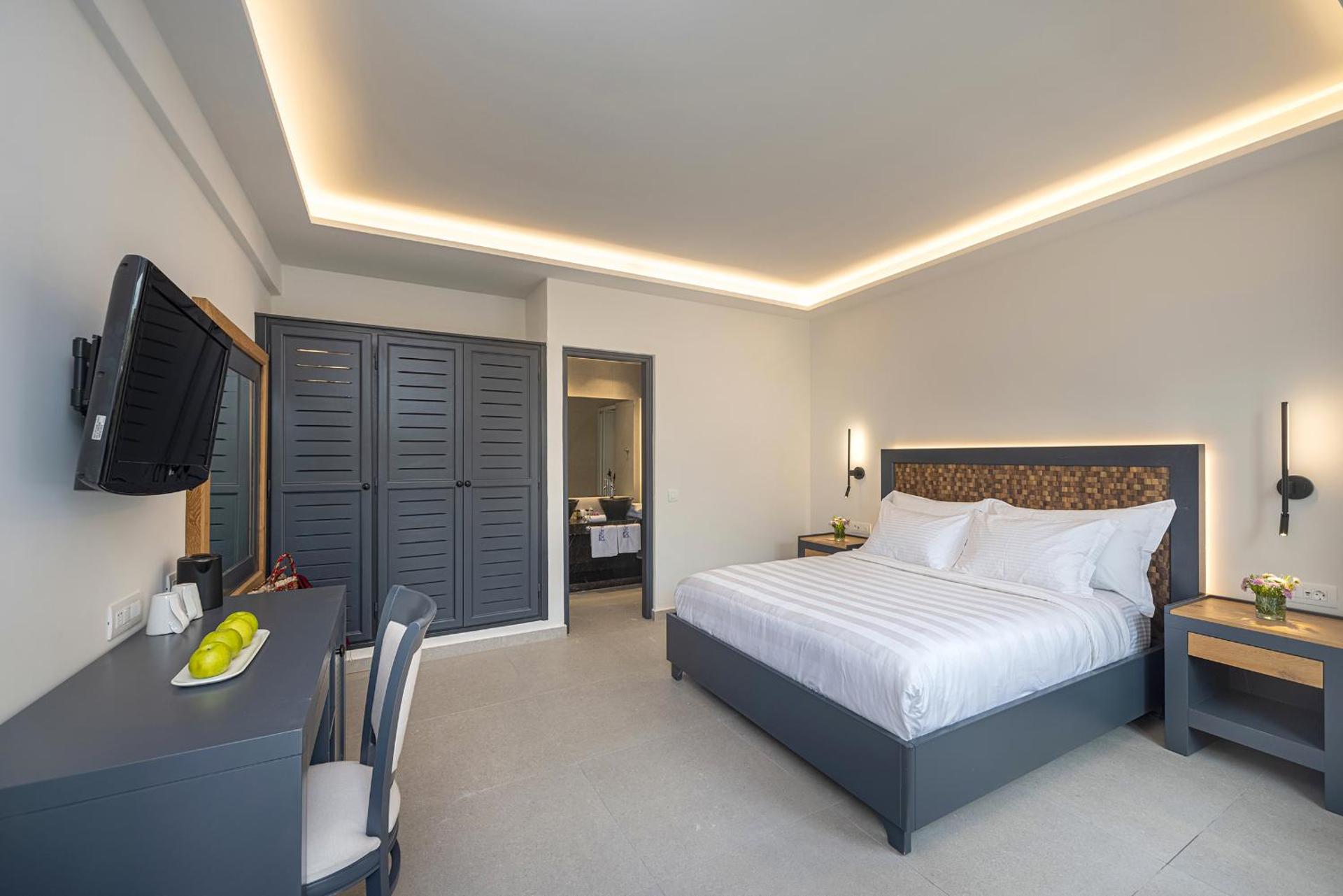 Petinos Hotel - Photo 26