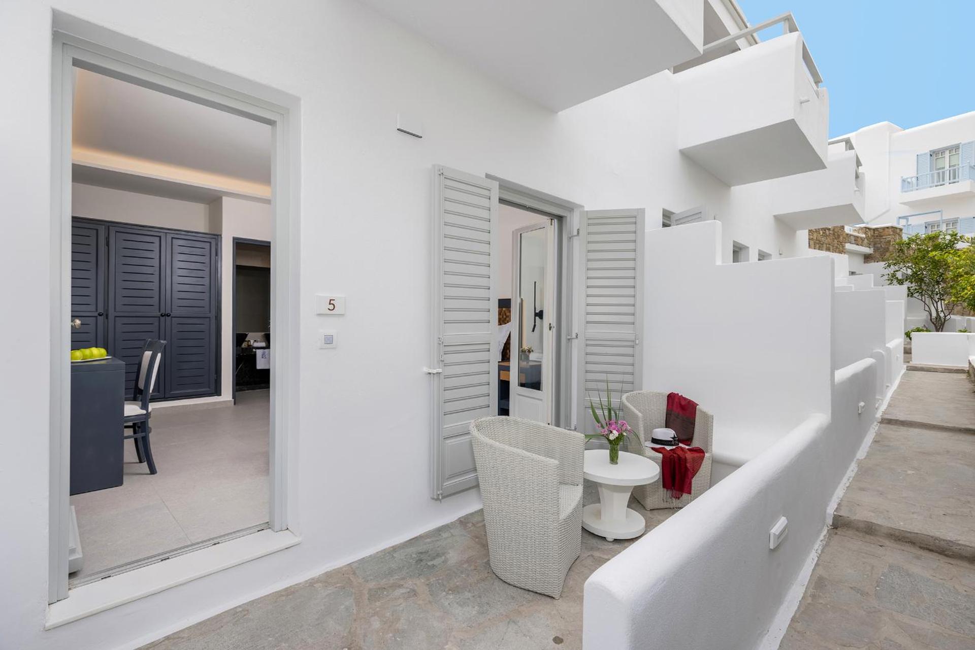 Petinos Hotel - Photo 32