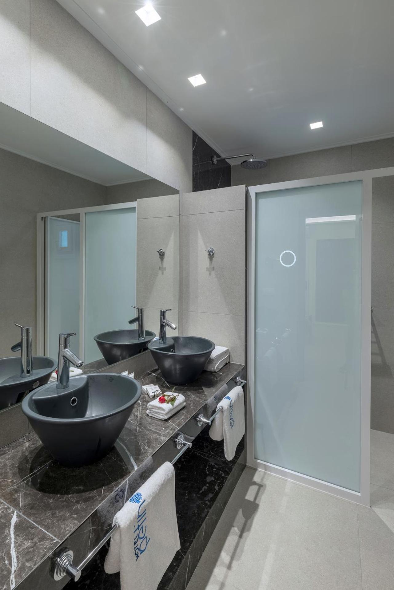 Petinos Hotel - Photo 96